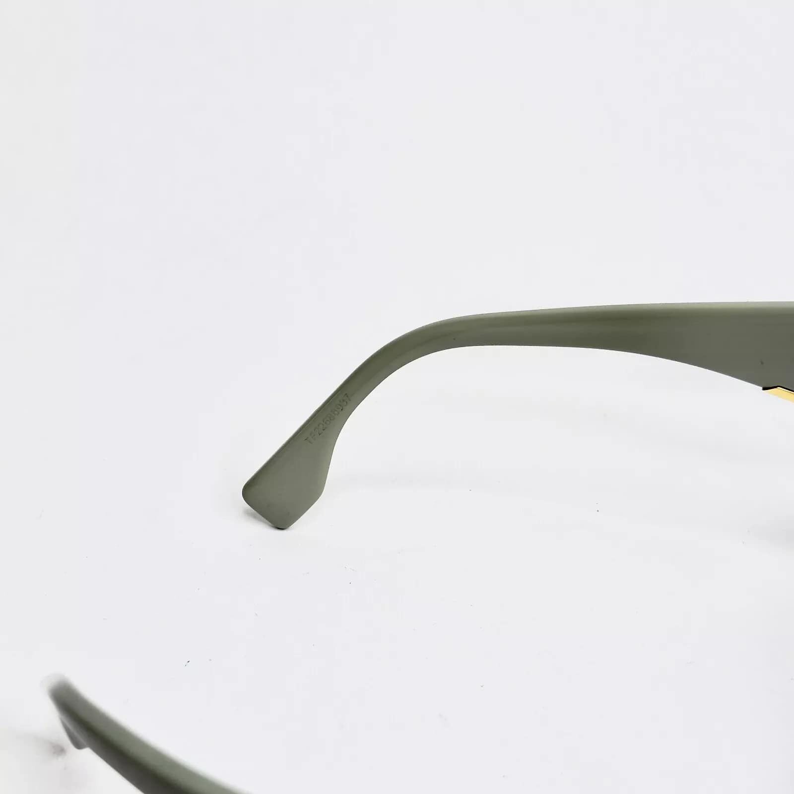 Fendi FENDI FIRST 40098 Green Fashion Sunglasses FE40098I 95P Size ONE SIZE - 4 Thumbnail