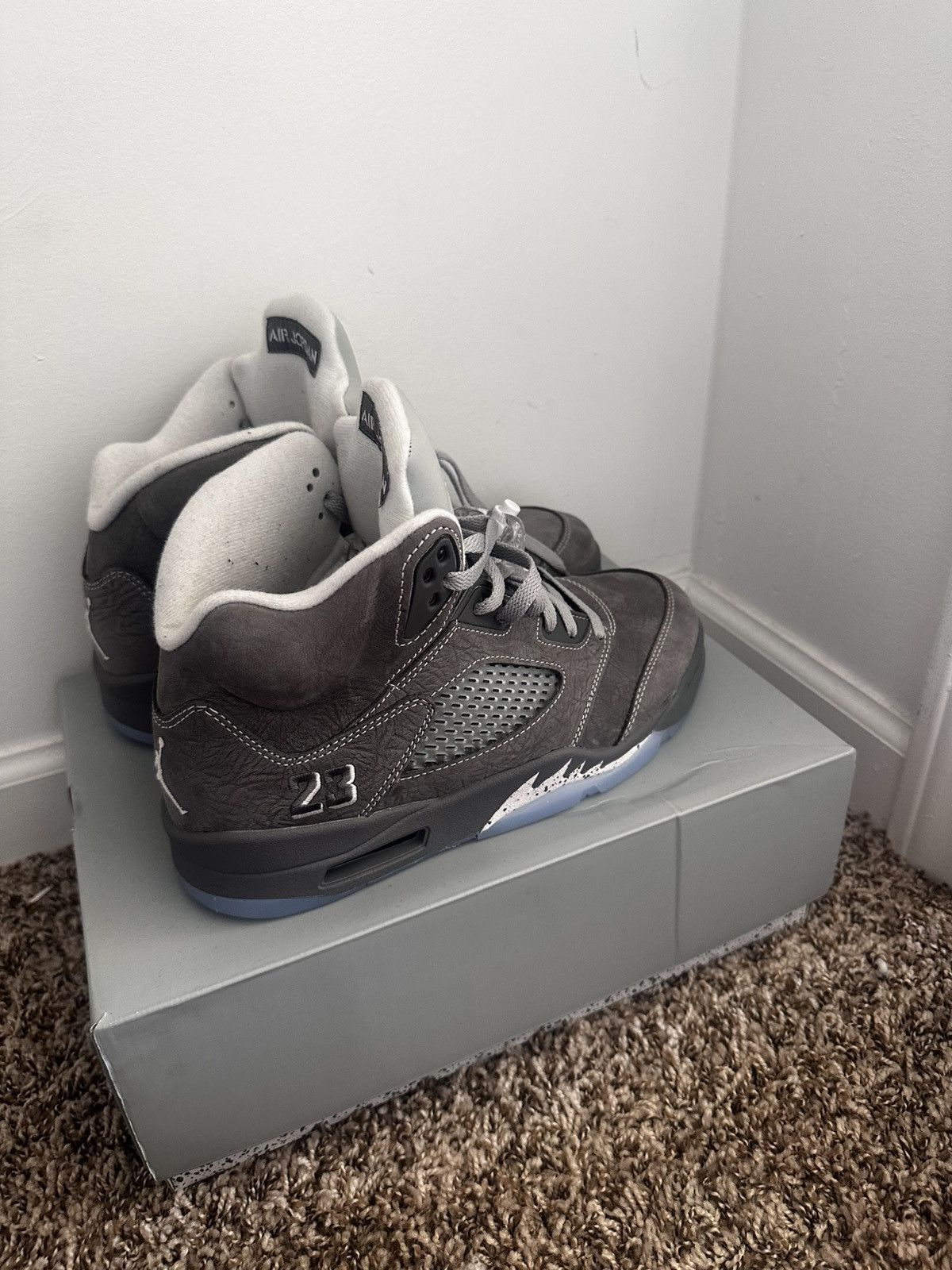 Jordan Brand Jordan 5 Wolf Grey Size US 8.5 / EU 41-42 - 1 Thumbnail
