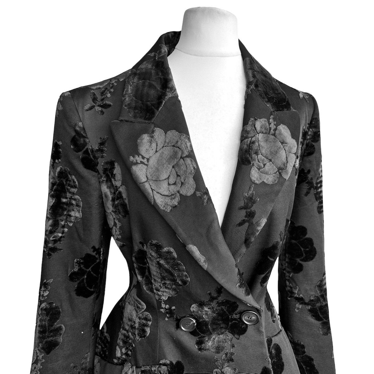 Prada Prada F/W 2009 Runway Black Silk Velvet Floral Jacket Size S / US 4 / IT 40 - 4 Thumbnail