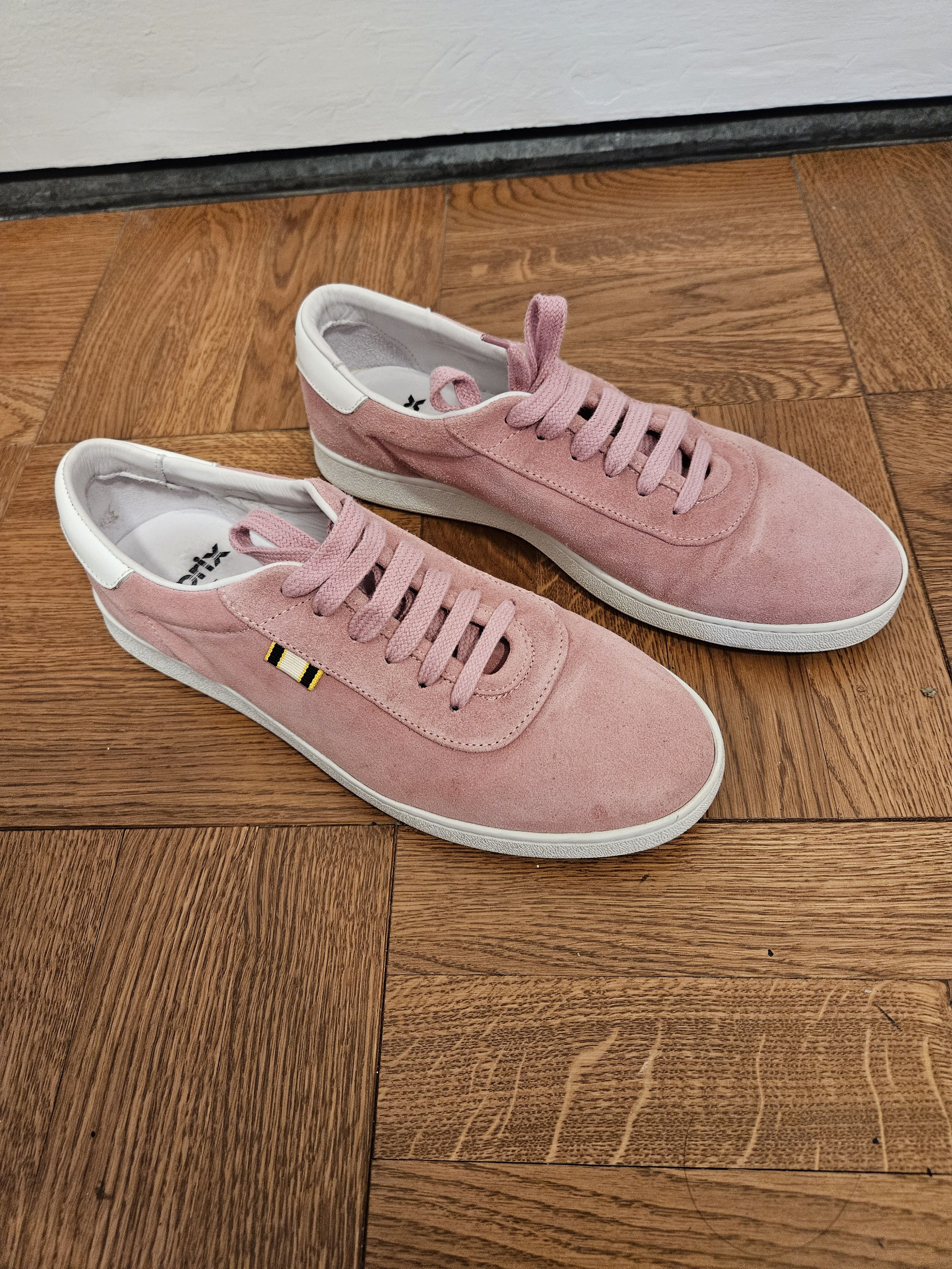 Aprix Aprix Pink Suede Low Top Sneakers Size US 10 / EU 43 - 1 Thumbnail