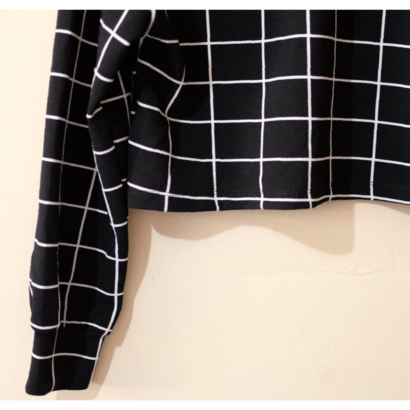 Shein SHEIN Crew Neck Stretch Plaid Long Sleeve Crop Top Black/White Women's S Shirt Size S / US 4 / IT 40 - 7 Thumbnail