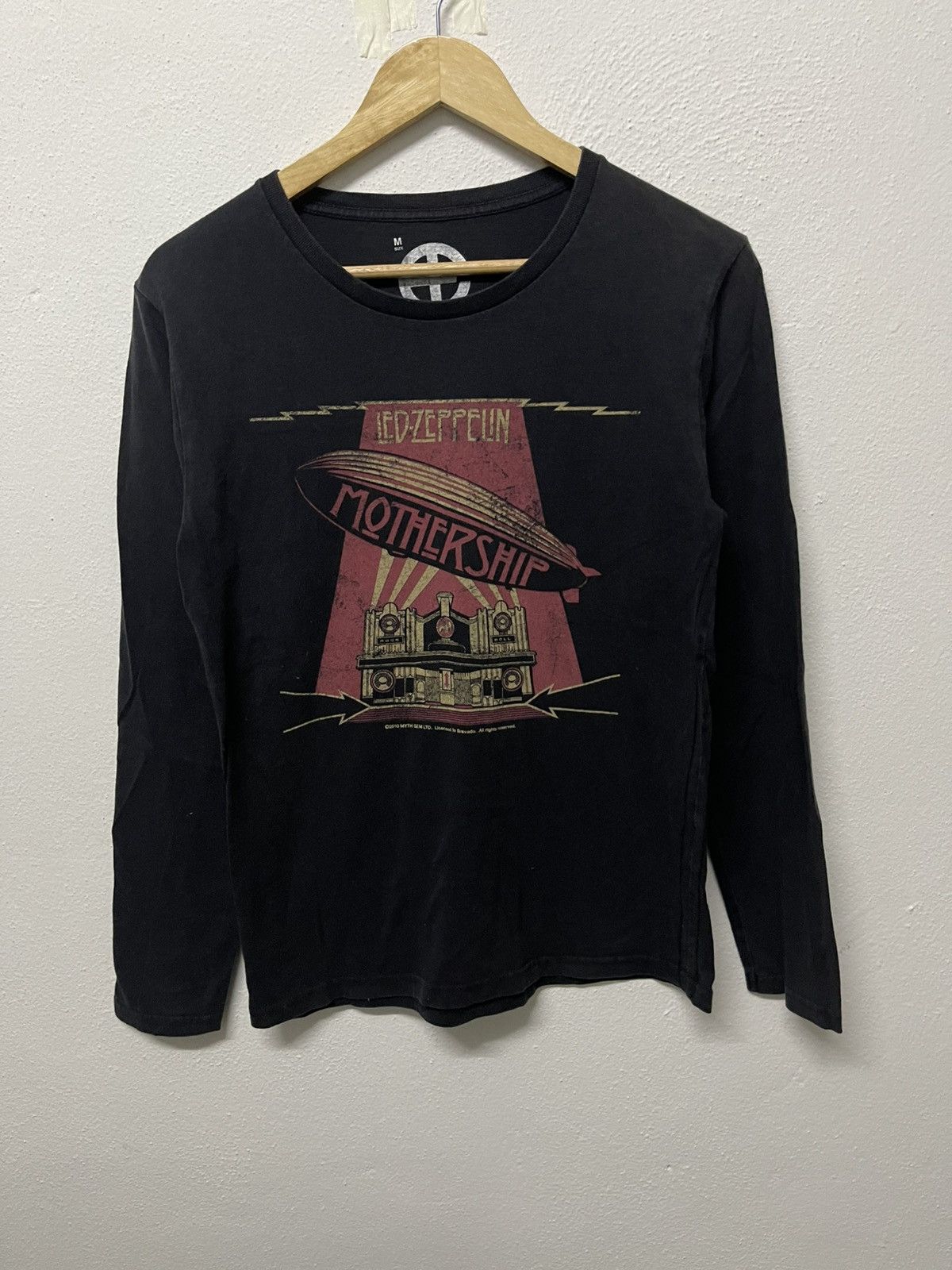 Band Tees 2010 LED ZEPPELIN MOTHERSHIP LONG SLEEVE TSHIRT Size US M / EU 48-50 / 2 - 1 Thumbnail