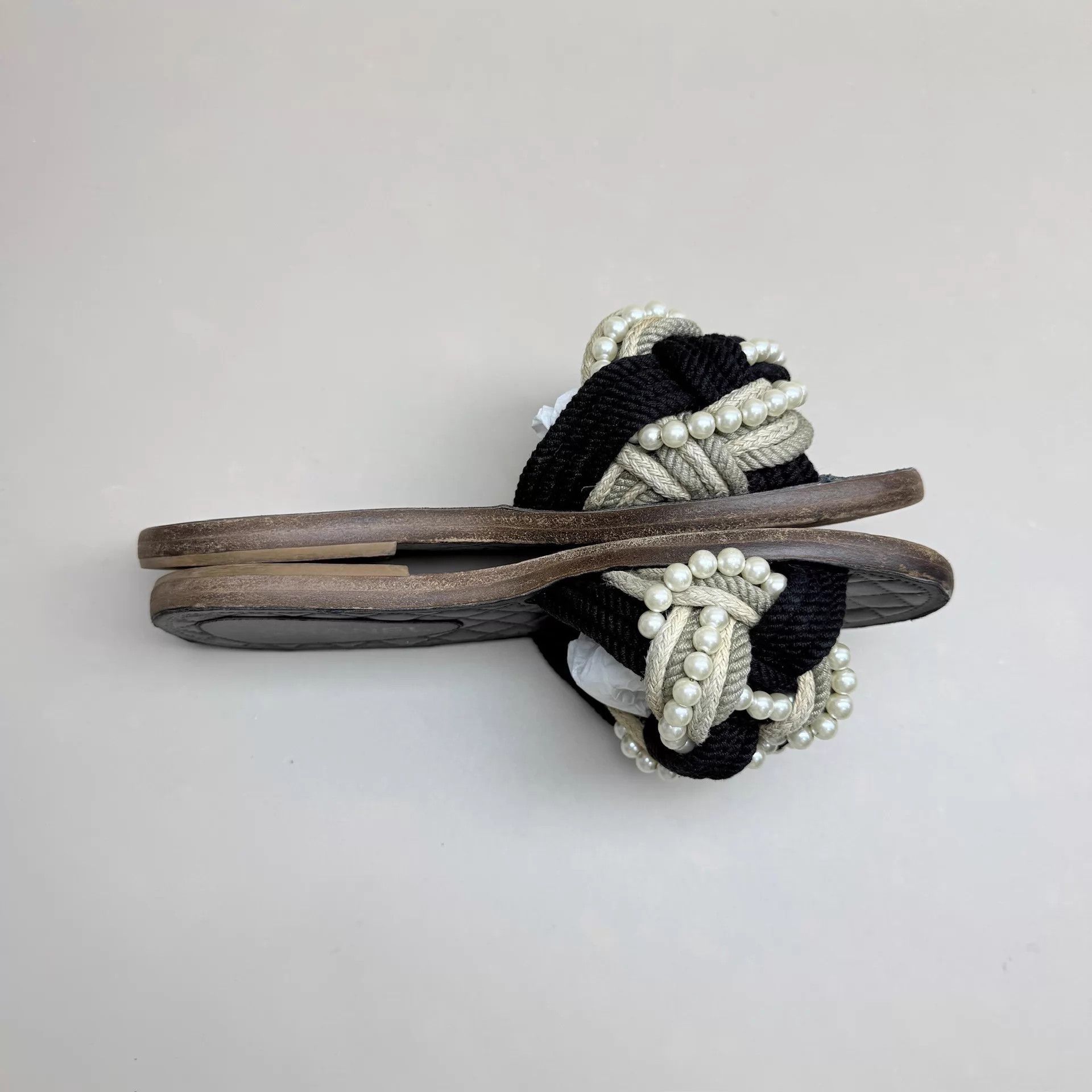 Chanel CHANEL Pearl Woven Slippers EU38 95 New YLP5648 Size US 7.5 / IT 37.5 - 4 Thumbnail