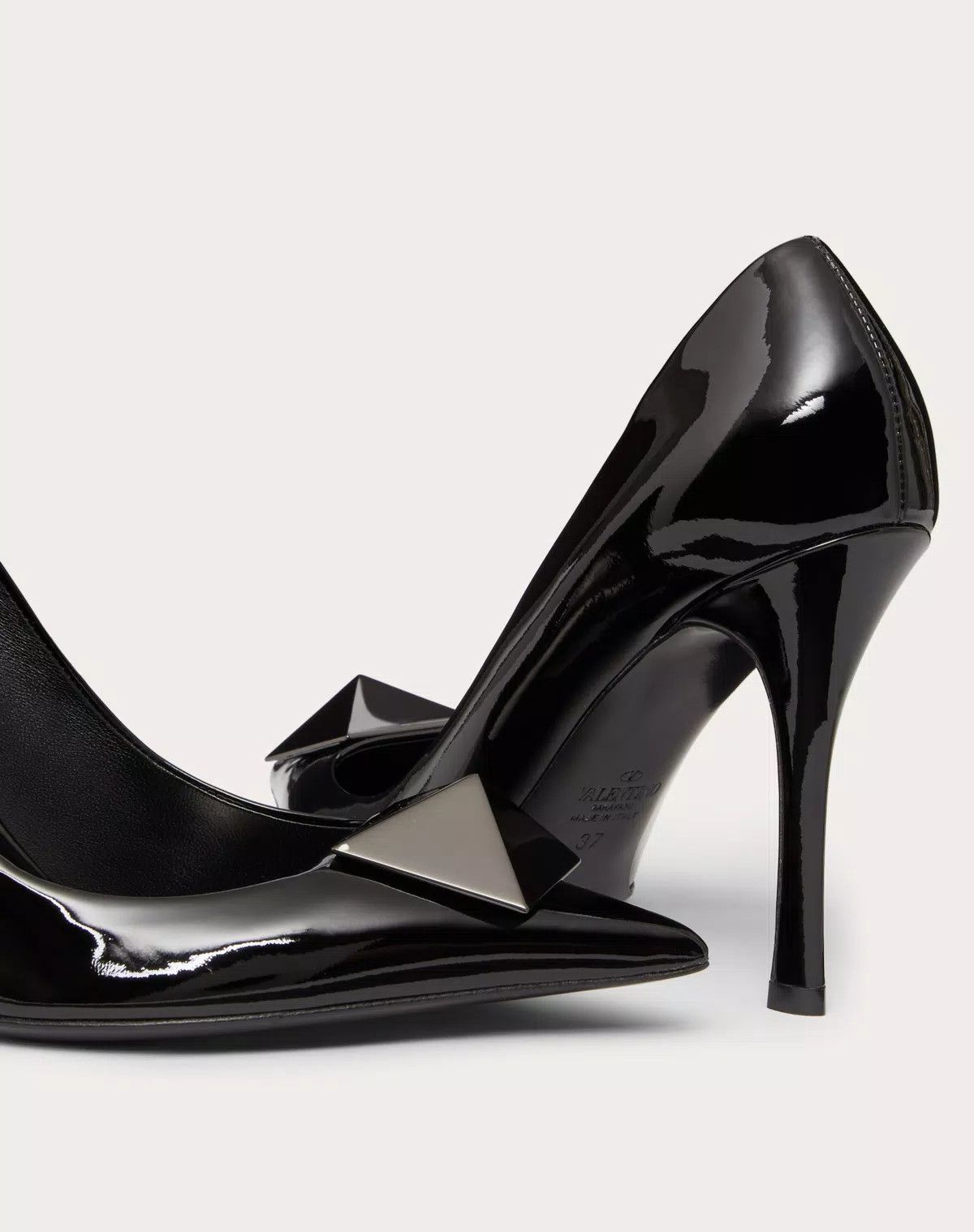 Valentino o1s1wg110625 One Stud Patent Leather Pump 100 Mm in Black Size US 6 / IT 36 - 6 Thumbnail