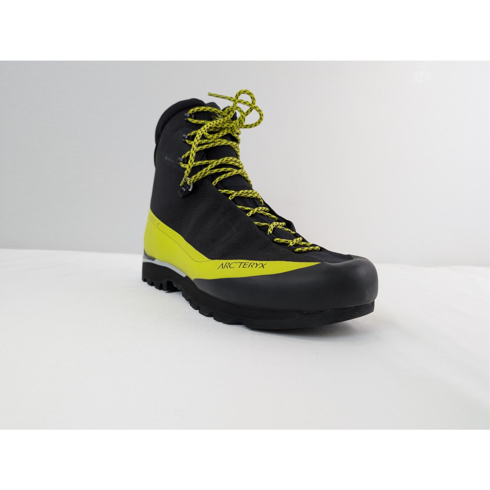Arc'teryx o1rshd1 Acrux LT GTX mountaineering boots in black/yellow Size US 13 / EU 46 - 2 Thumbnail