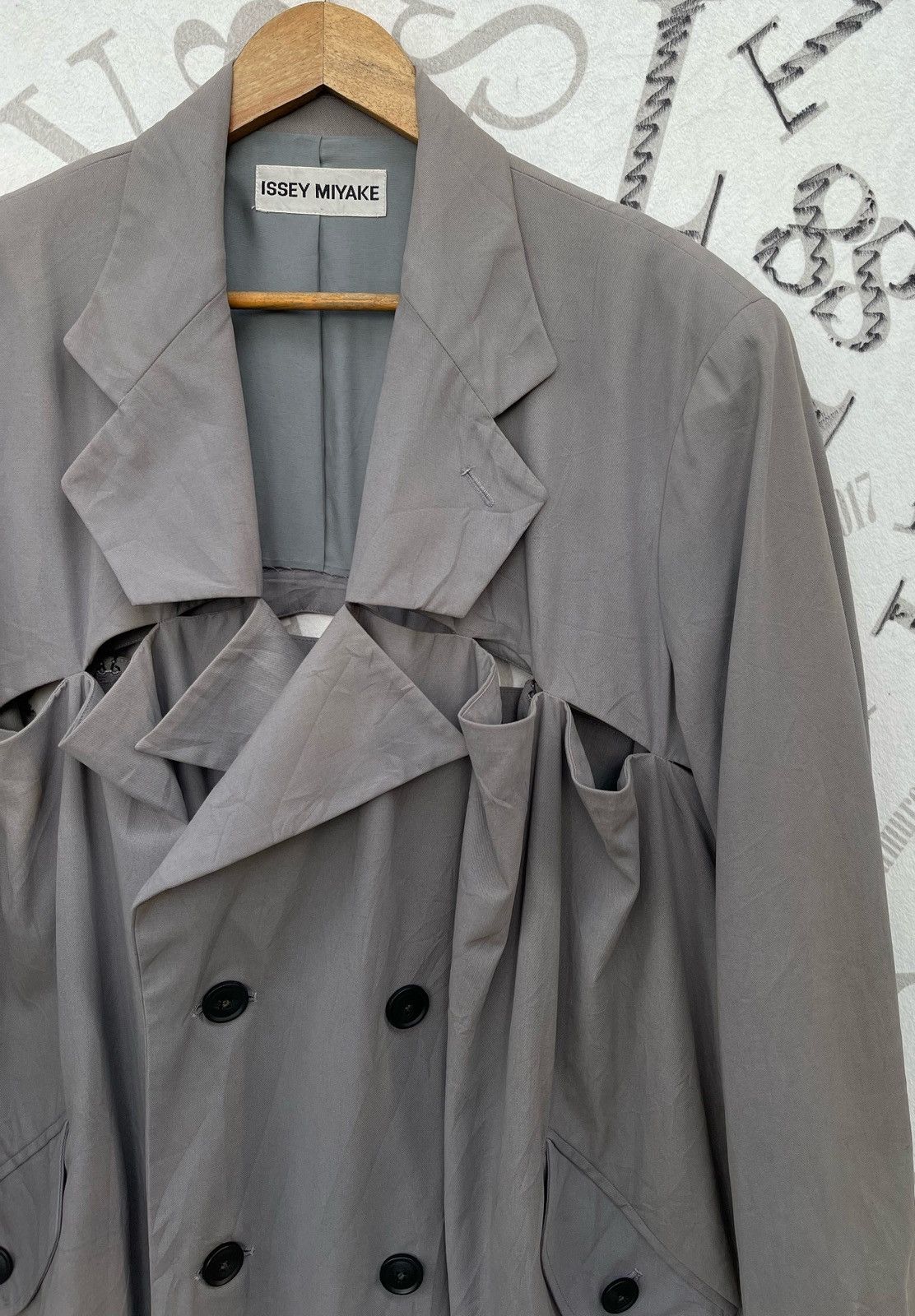Issey Miyake 🔥A/W 1990'S ISSEY MIYAKE DOUBLE BREASTED CUT-OUT OVERCOAT Size US M / EU 48-50 / 2 - 6 Thumbnail