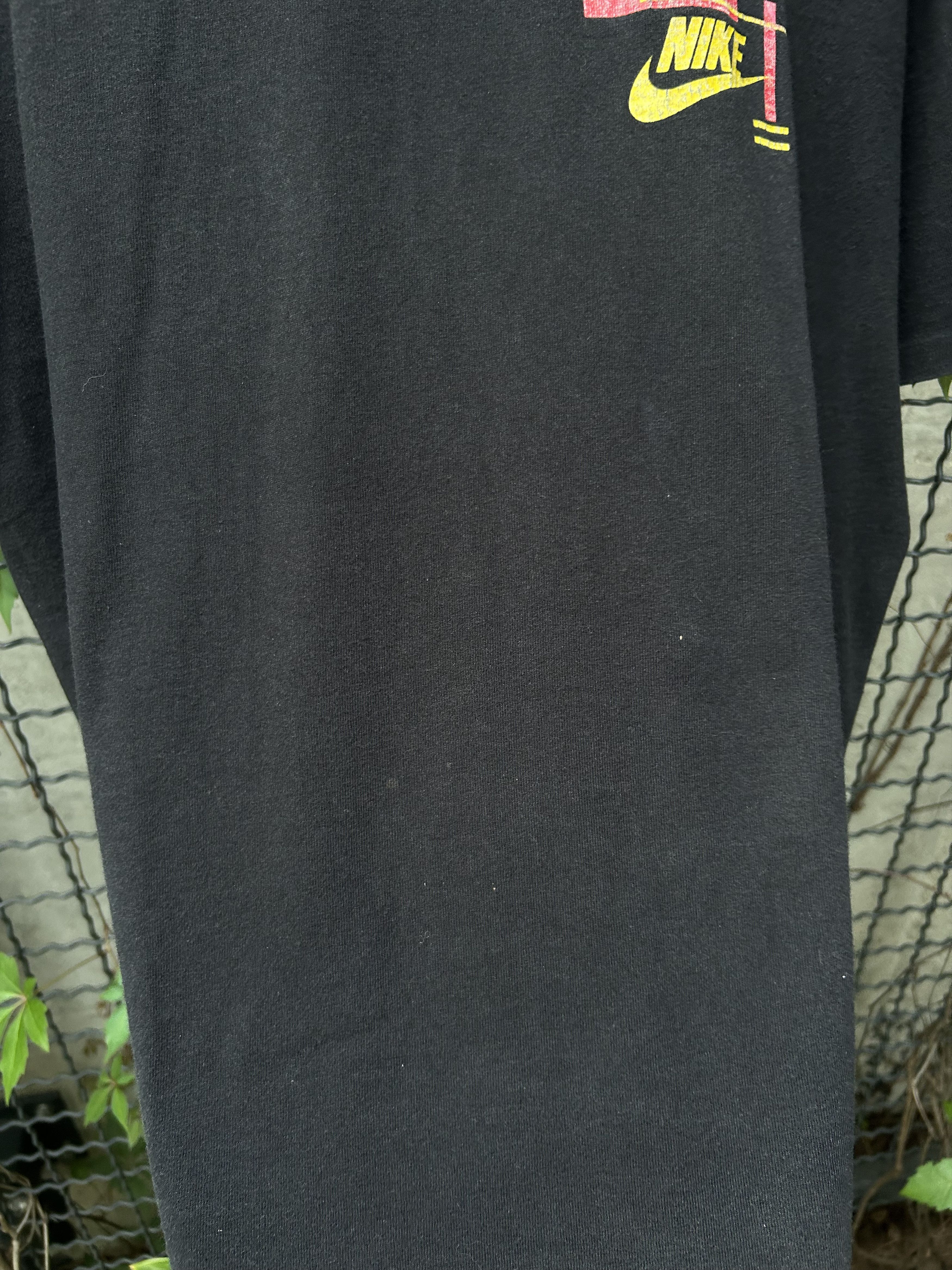Nike Vintage 90s Nike Streetwear Graphic T-shirt Size US L / EU 52-54 / 3 - 10 Thumbnail