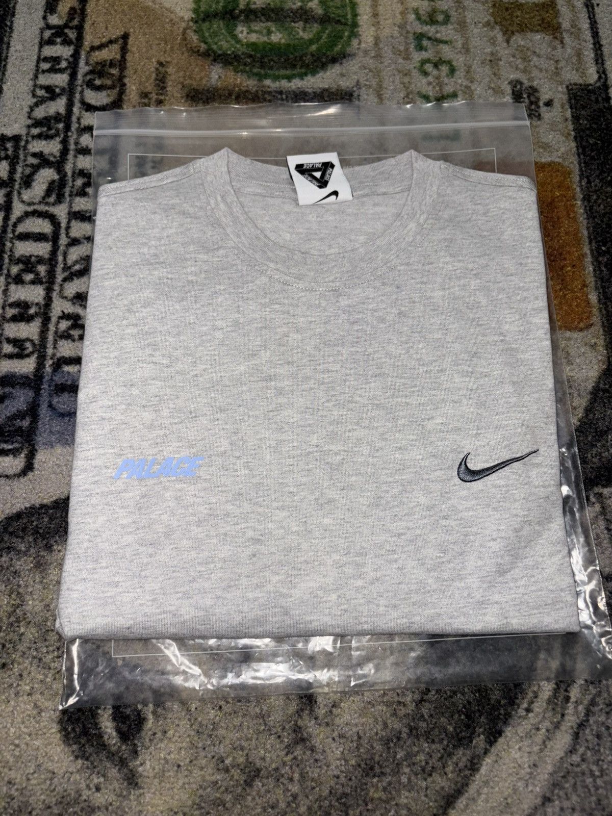 Palace Palace Nike Font Swoosh T-Shirt Grey Marl Size US S / EU 44-46 / 1 - 1 Thumbnail