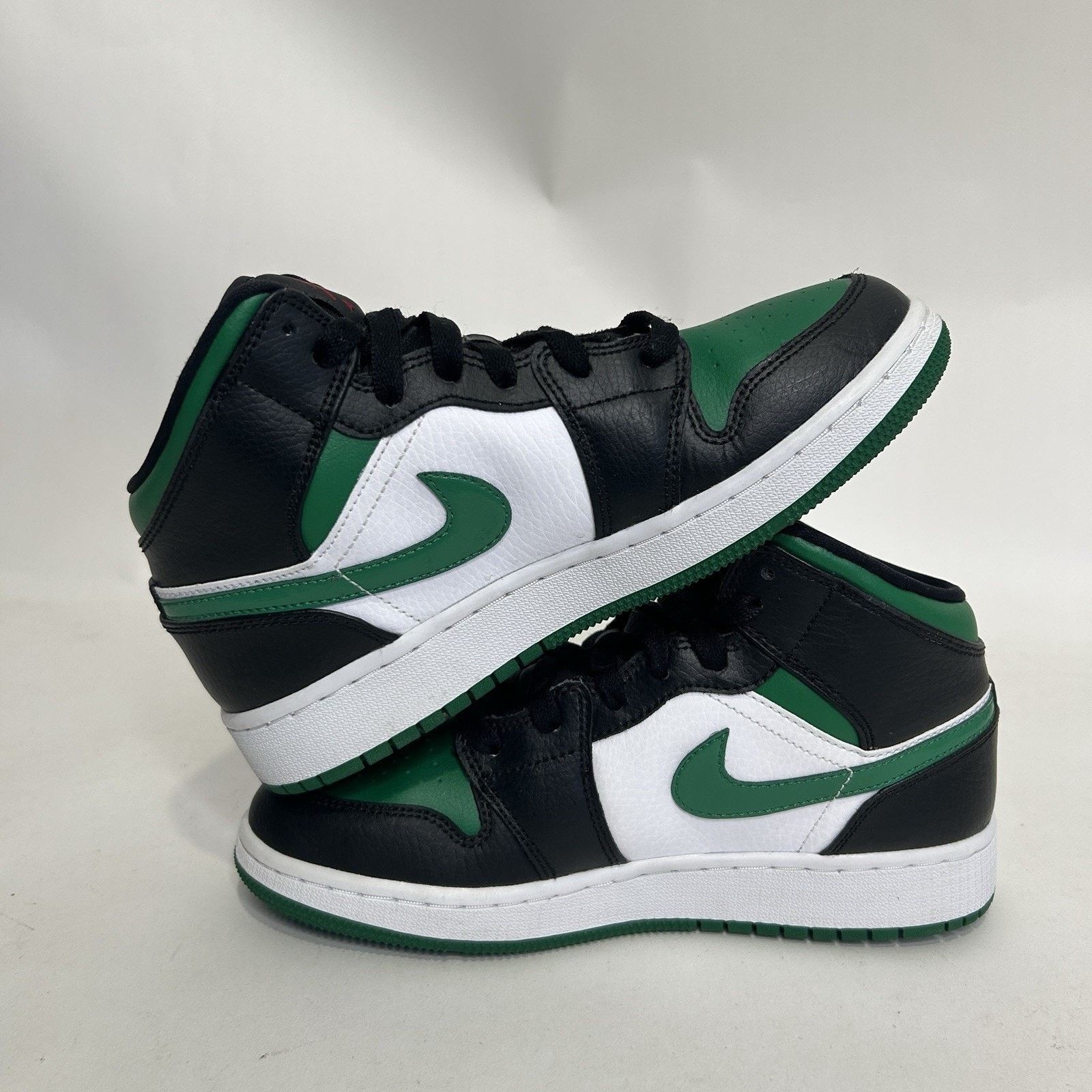 Jordan Brand Nike Air Jordan 1 Mid Retro GS “Pine Green Toe” Size US 6.5 / IT 36.5 - 3 Thumbnail