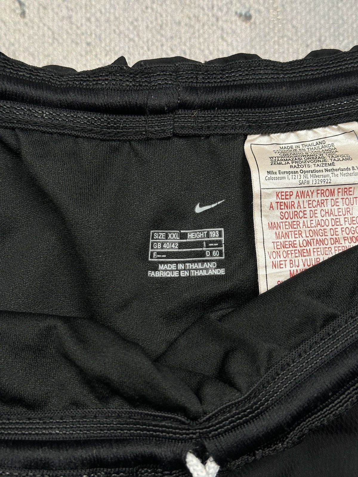 Nike Nike Borussia Dortmund BVB 09 Football Shorts Y2K Sportswear Size US 38 / EU 54 - 8 Thumbnail