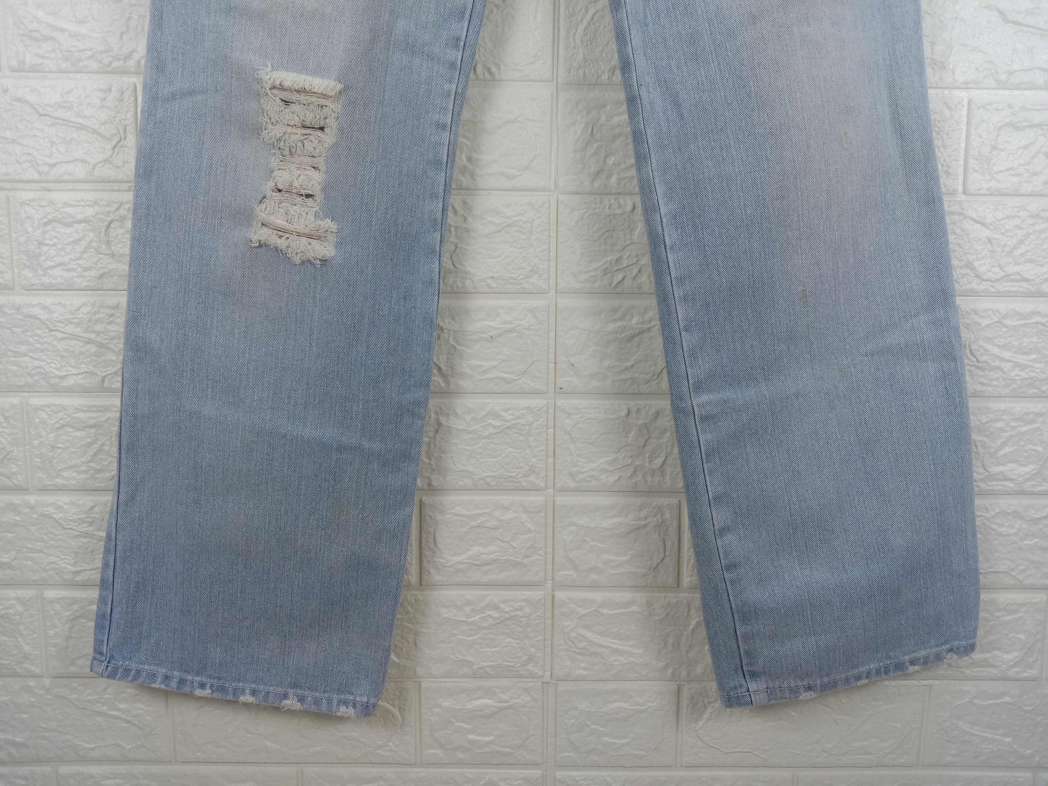 Japanese Brand Vintage Japanese Double Waist Light Wash Distressed Jeans Size 29" - 4 Thumbnail