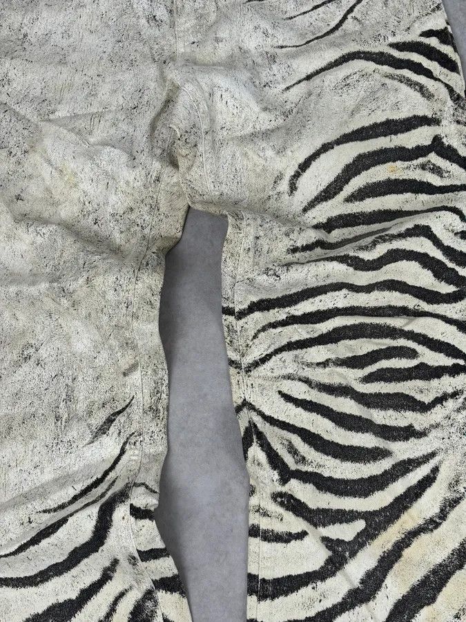 Roberto Cavalli 2000s Roberto Cavalli Creamy White Savage Zebra Pants Size 27" / US 4 / IT 40 - 9 Thumbnail