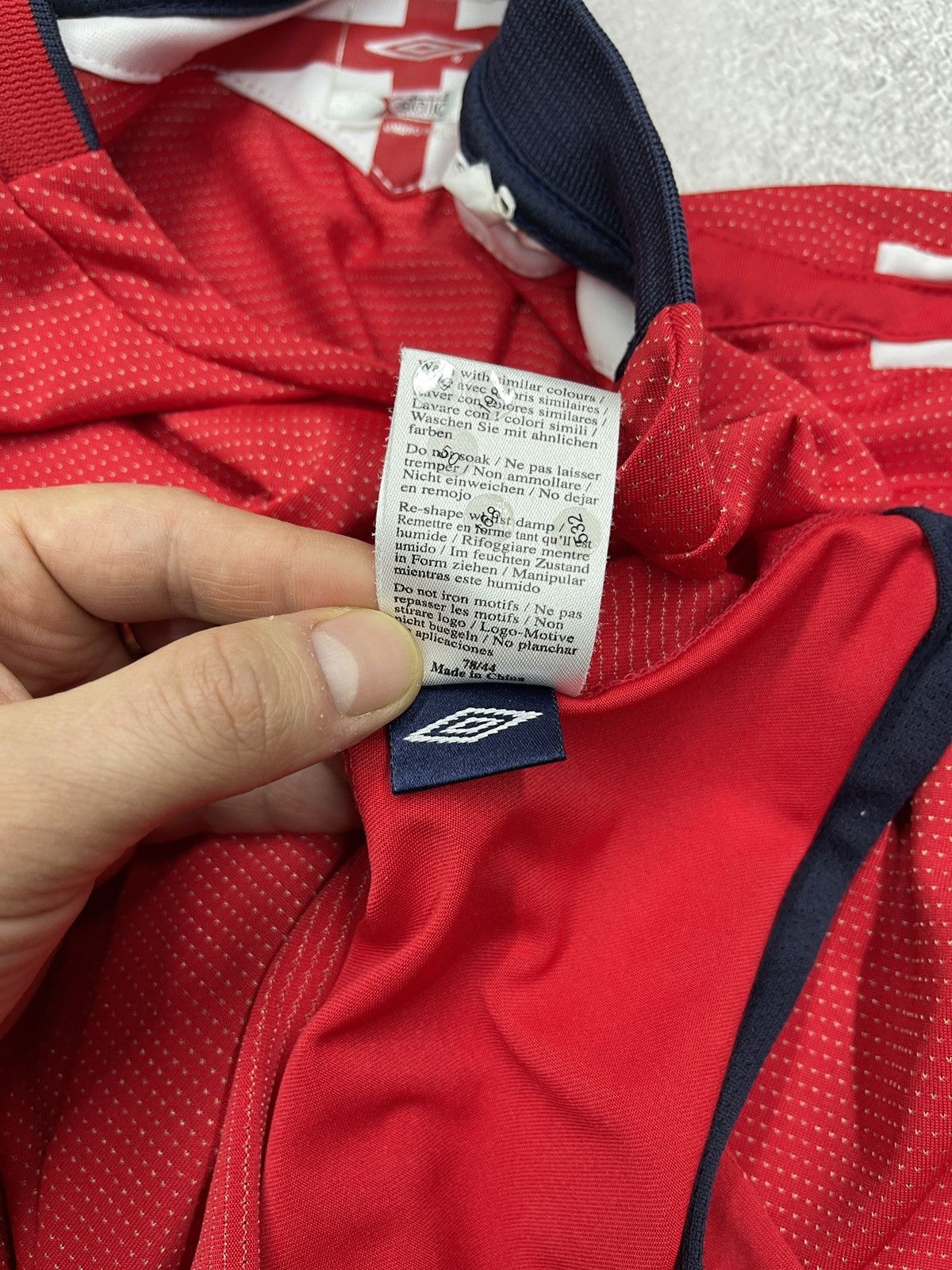 Umbro Vintage Umbro England 2004 Soccer Jersey Red Official Y2K Size US XL / EU 56 / 4 - 12 Thumbnail