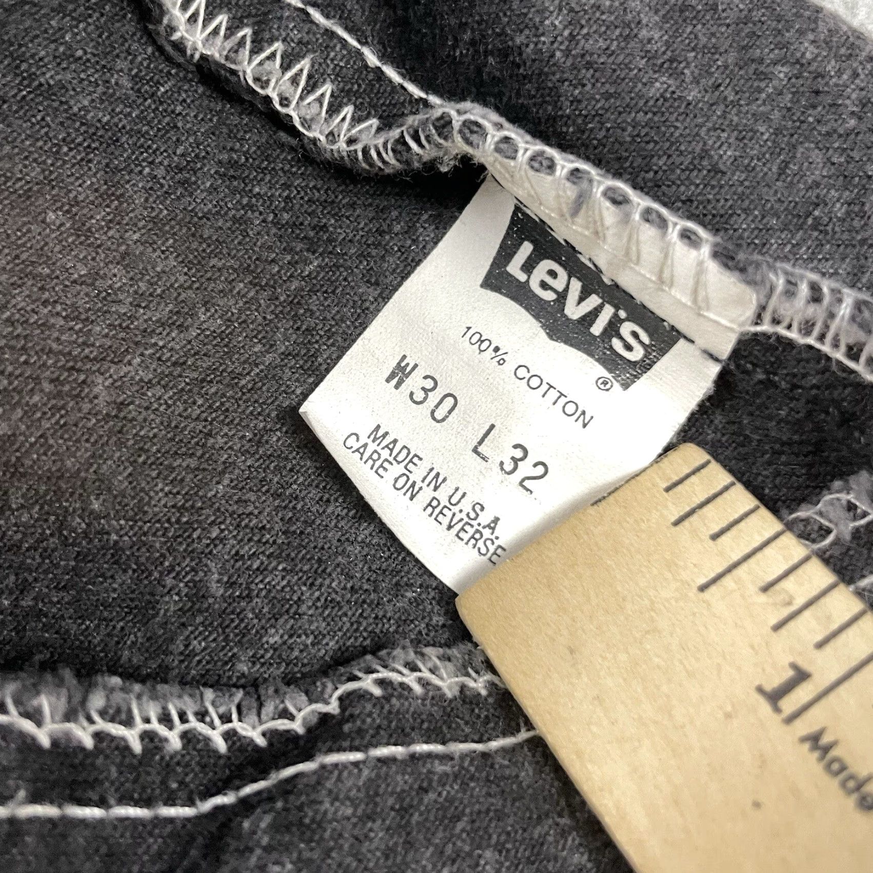 Levi's VINTAGE Levi's 560 Jeans 30x32 Black Silver Tab Tapered Leg USA Made Distressed Jeans Mens Size US 30 / EU 46 - 7 Thumbnail
