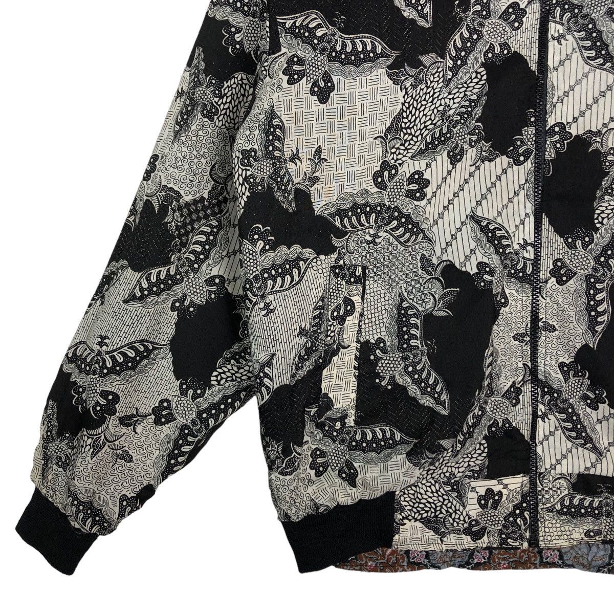 Japanese Brand 🔥90’s Vintage Bomber Jacket Batik Design Reversible Japan Size US M / EU 48-50 / 2 - 17 Thumbnail