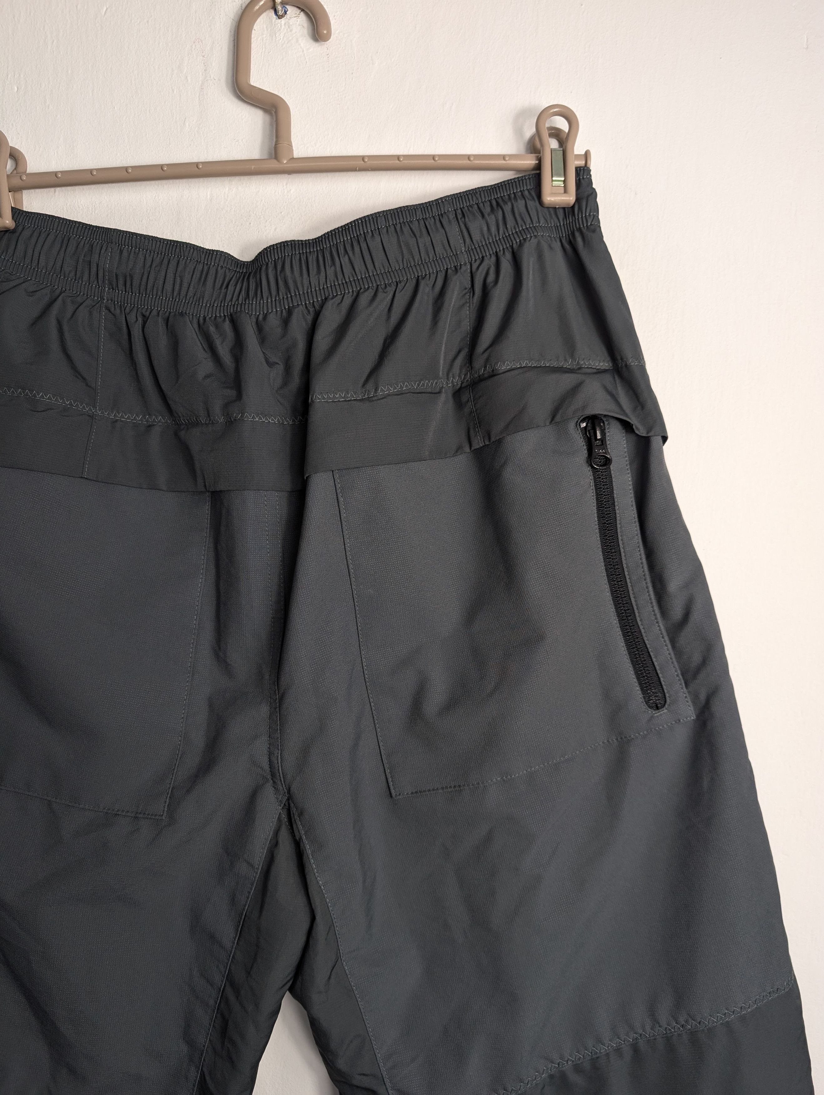 Nike Vintage Nike Y2K 00s 2/3 Shorts Embroidered Swoosh Logo Size US 32 / EU 48 - 5 Thumbnail