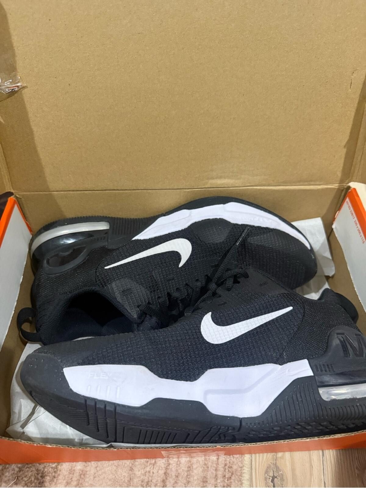 Nike Nike Black and White Running Shoes with Air Cushion Size US 8.5 / EU 41-42 - 2 Thumbnail