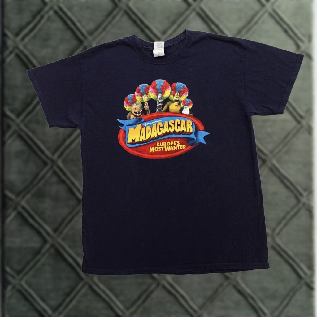 Gildan GILDAN Madagascar T-Shirt Blue Large (21X28) Adult Mens Short Sleeve M E A S U R E M E N T S A R E P R O V I D E D IN PICTURES Size US L / EU 52-54 / 3 - 1 Thumbnail