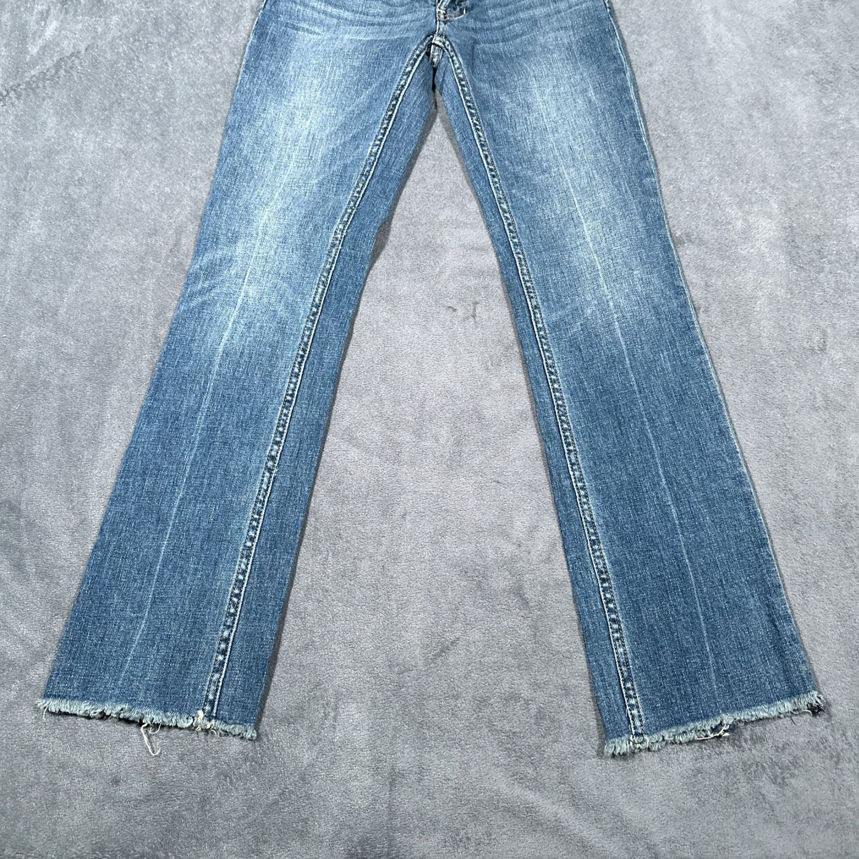 Vintage We The Free Jeans Women’s 25 Blue Medium Wash Frayed Raw Hem Button Fly Regular Fit 90s Style Size 42" / US 20 - 5 Thumbnail