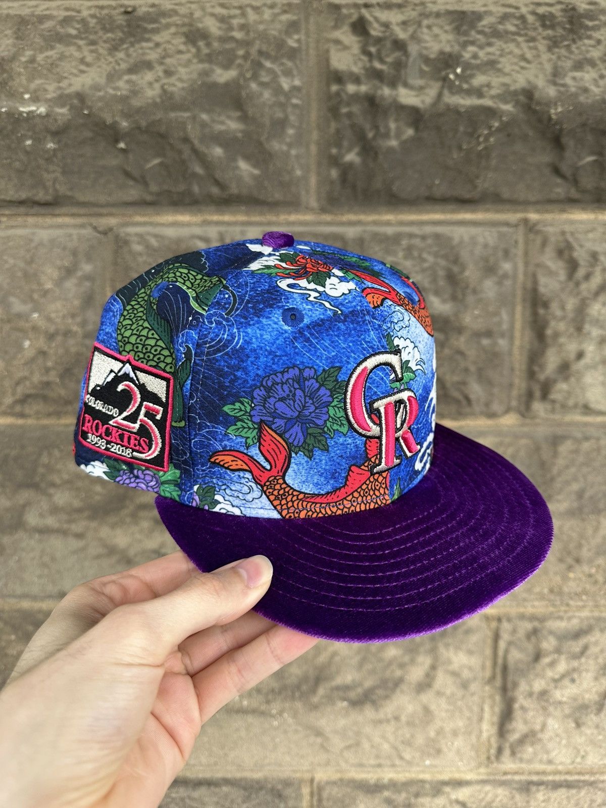 MLB × New Era × Supreme 7 3/8 Colorado Rockies 25th Anniversary Koi Pond Rockwell Size ONE SIZE - 1 Thumbnail