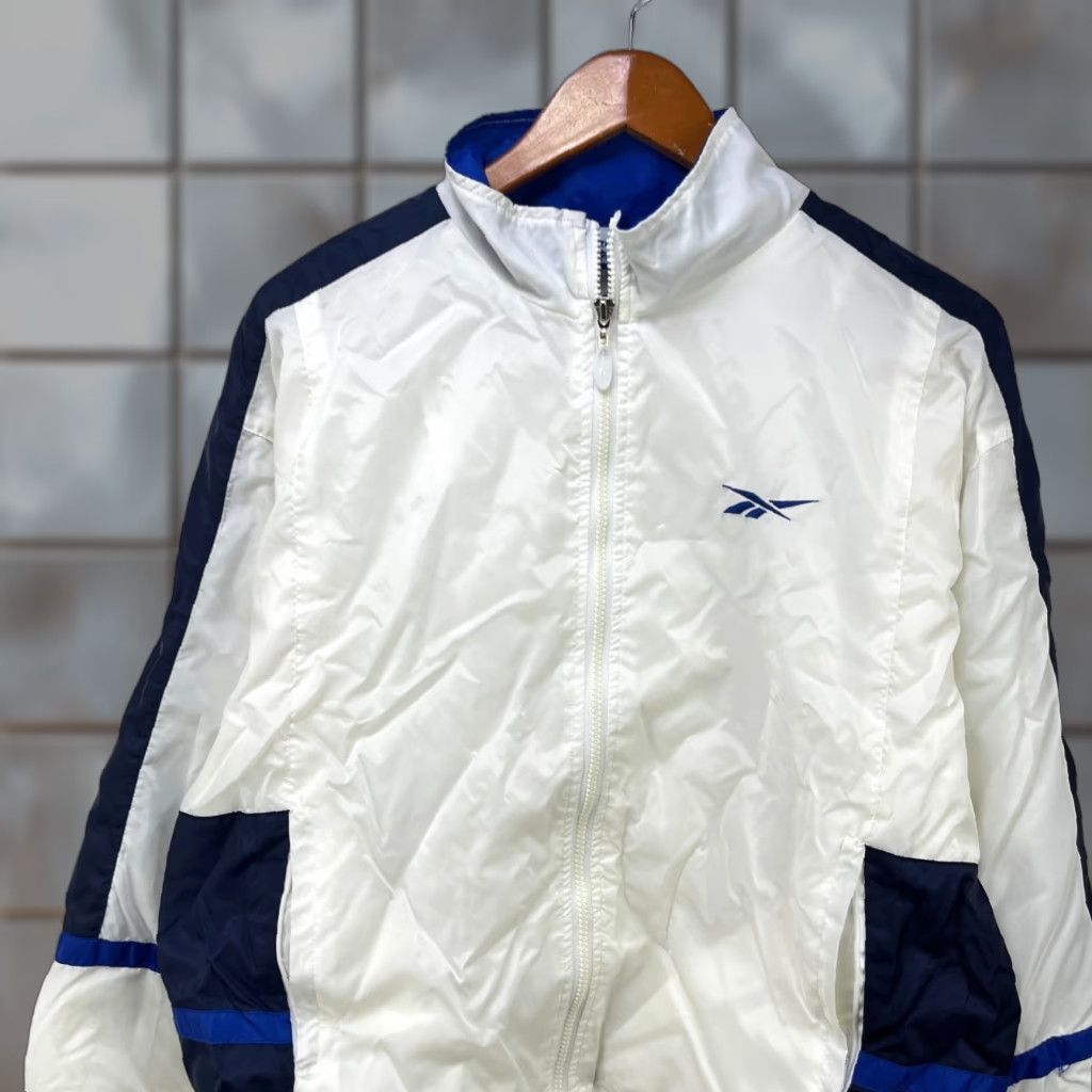 Reebok VINTAGE Reebok Windbreaker Jacket Womens L 90s Hooded Windbreaker White Nylon Fleece Lightweight Regular Fit Women Size L / US 10 / IT 46 - 1 Thumbnail