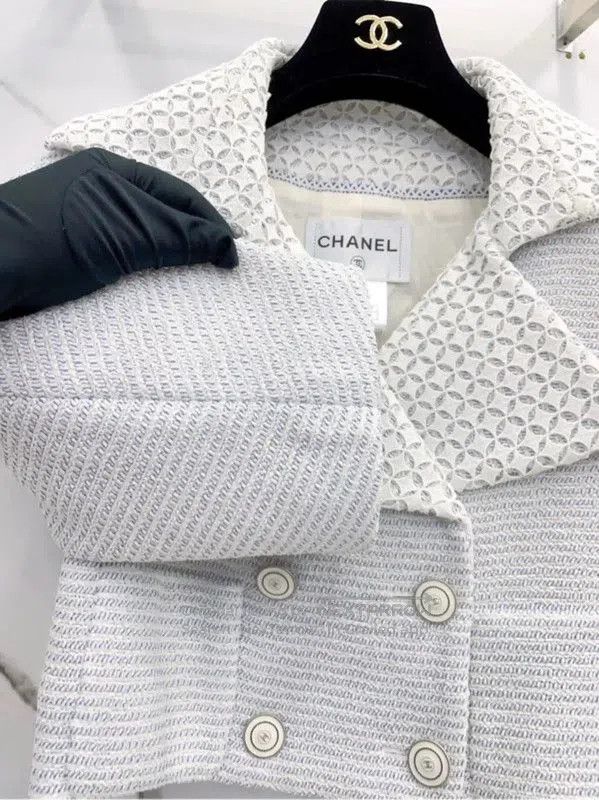 Chanel Chanel Light Blue Tweed Women's Jacket . Size S / US 4 / IT 40 - 4 Thumbnail