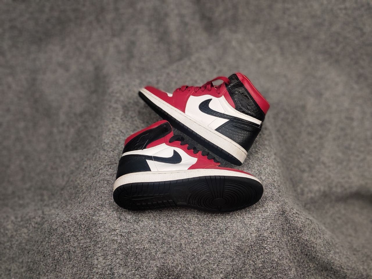 Nike Nike Air Jordan 1 Retro High OG Satin Red Leather sneaker Size US 6 / IT 36 - 3 Thumbnail