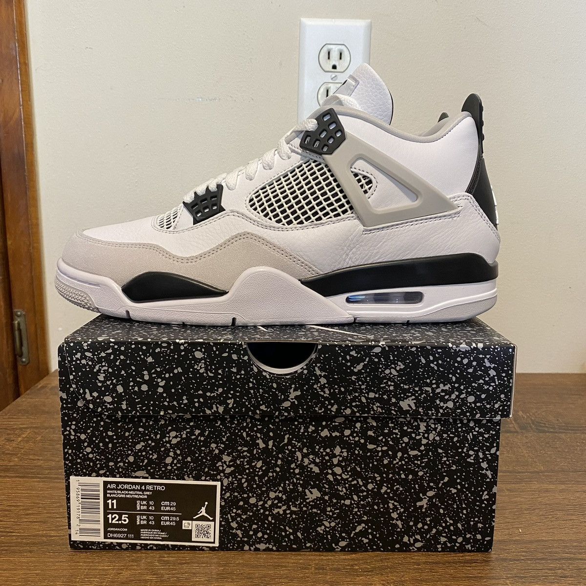 Jordan Brand Nike Air Jordan 4 Retro Military Black DH6927-111 Sz 11 NEW Size US 11 / EU 44 - 3 Thumbnail