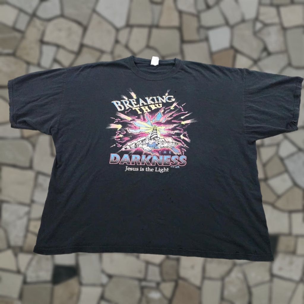 Gildan VINTAGE Gildan Heavy Cotton T-Shirt Mens 3XL Black Breaking Thru Darkness Jesus Is Light 90s Shirt Size US XXL / EU 58 / 5 - 1 Thumbnail