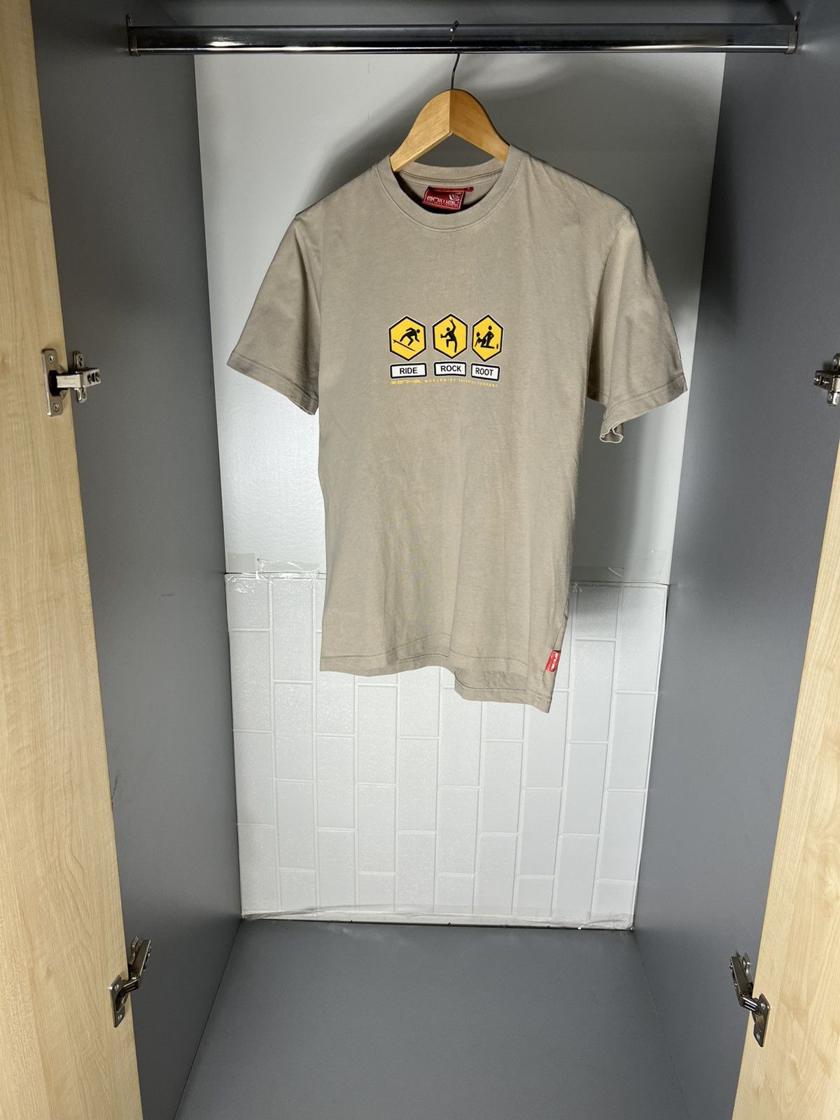 Vintage VERY RARE ANIMAL RETRO HUMOR T-SHIRT SEX FREERIDE SK8 Y2K Size US S / EU 44-46 / 1 - 7 Thumbnail