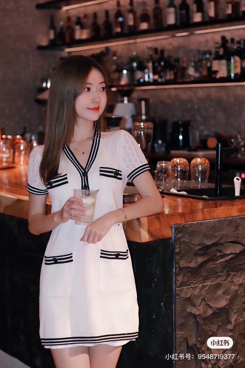 Chanel Chanel White V-neck four-pocket knitted dress Size XXS / US 00 / IT 34 - 8 Thumbnail