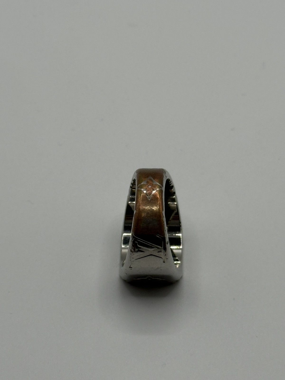 Louis Vuitton Louis Vuitton Monogram Signet Ring Size M Size ONE SIZE - 4 Thumbnail