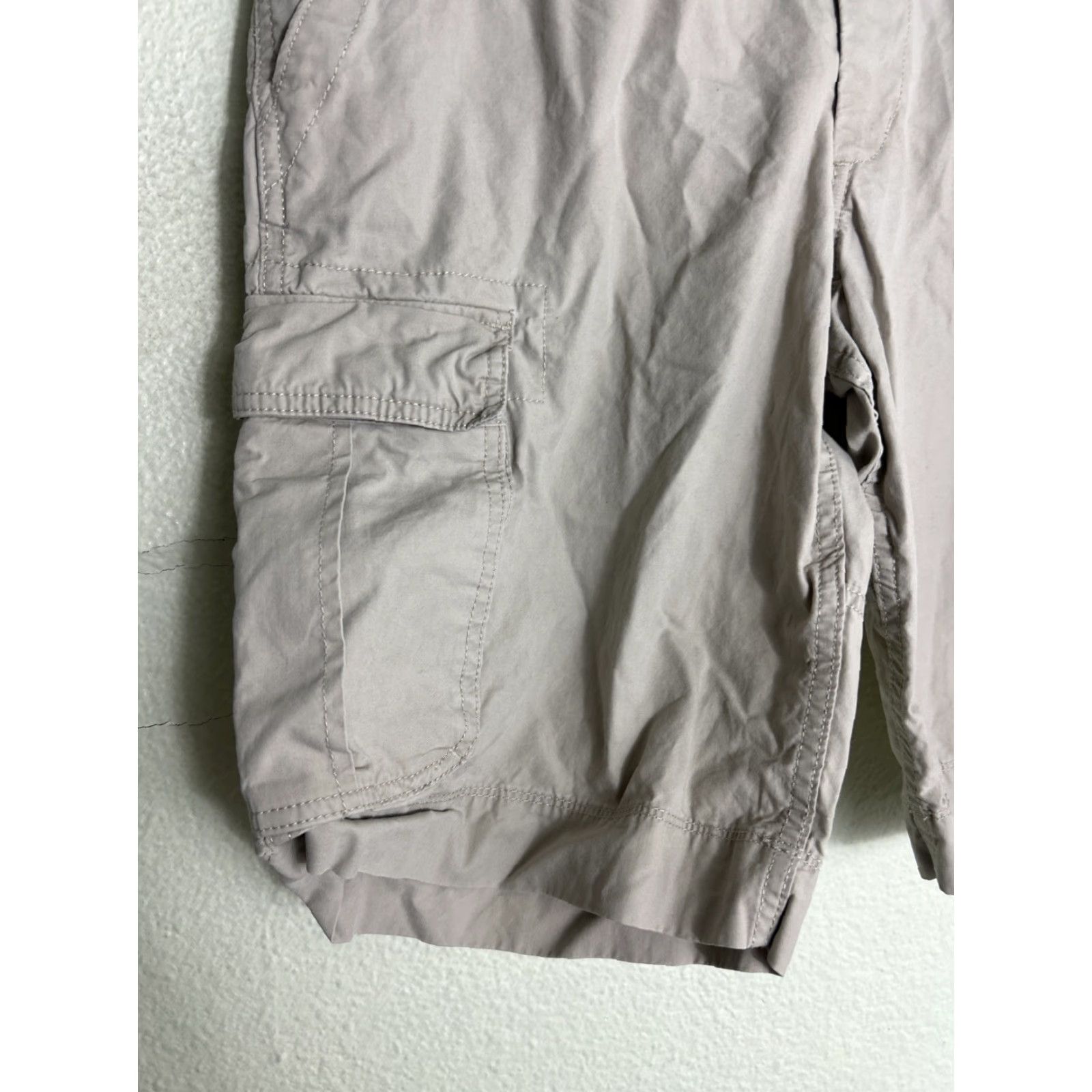 Gap Gap Cargo Shorts Mens Size 33 Beige Regular 11.5 33x11.5 Preppy Kanye Size US 33 - 2 Thumbnail