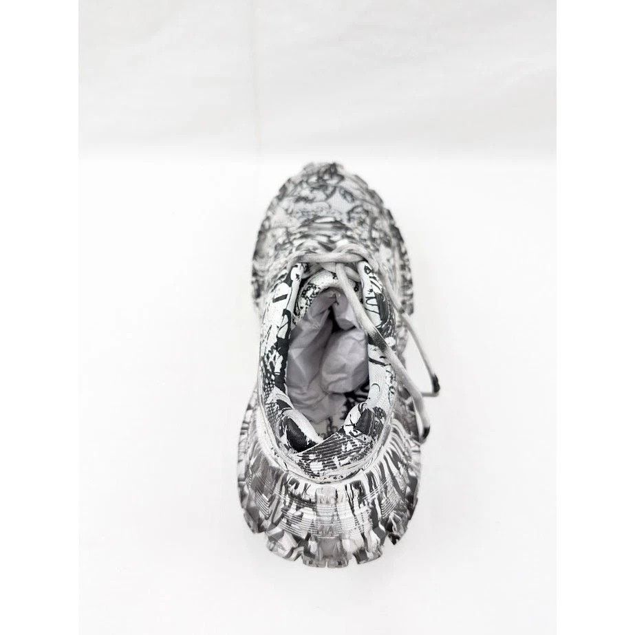 Balenciaga o1rshd1 Bouncer Extreme Graffiti Print in White/Black Size US 10 / EU 43 - 11 Thumbnail