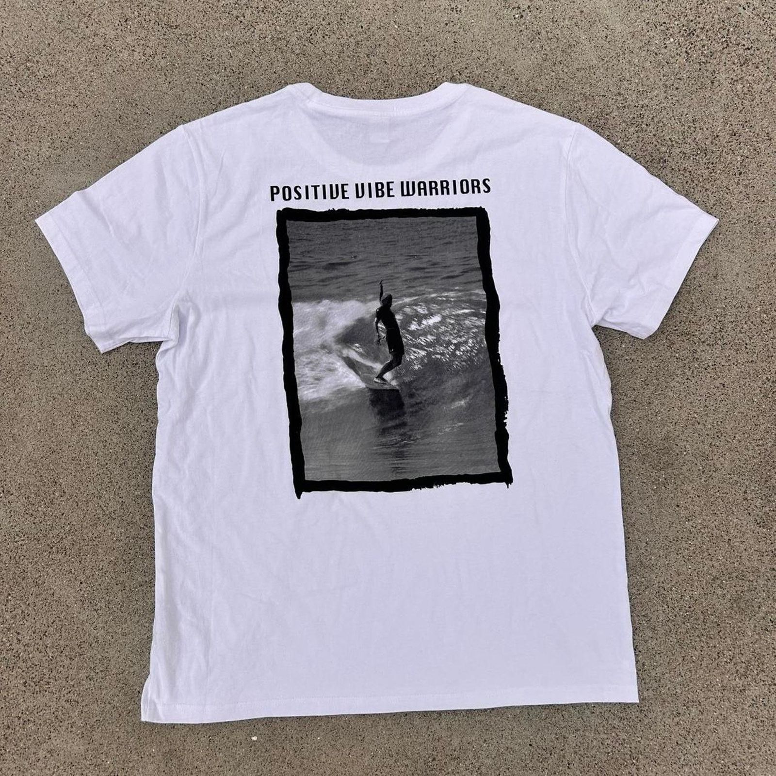 Other Surf graphic shirt size large Size US L / EU 52-54 / 3 - 1 Thumbnail