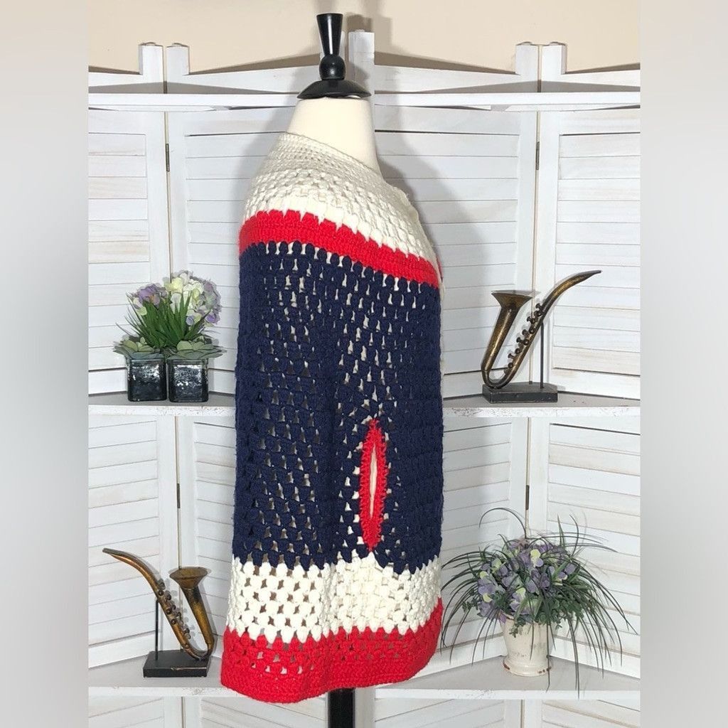 Vintage 90s grandma' crocheted poncho wrap cape wool red white XL Size L / US 10 / IT 46 - 3 Thumbnail
