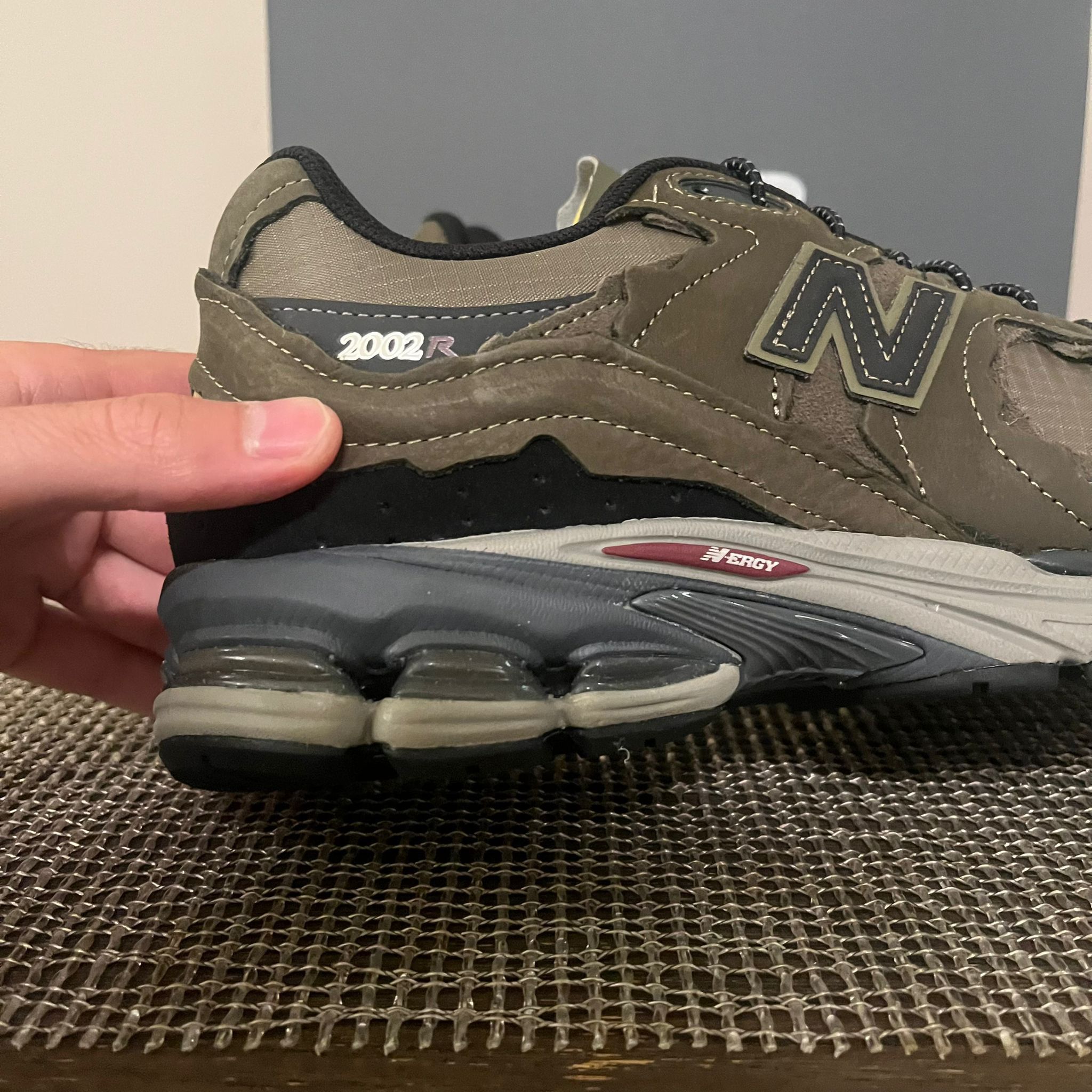 New Balance 2002 Protection Pack Sneakers in Khaki Green Size US 9 / EU 42 - 14 Thumbnail