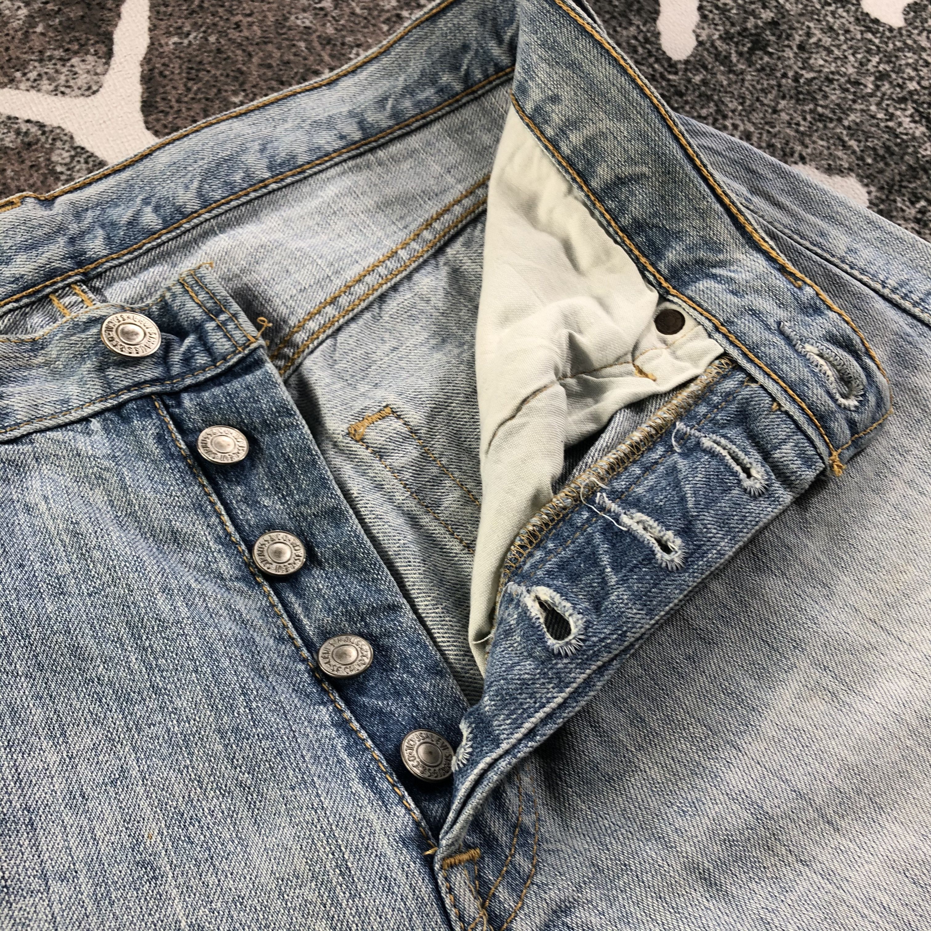 Levi's Vintage Levis 501 Jeans Medium Wash Denim KJ1894 Size US 31 - 7 Thumbnail