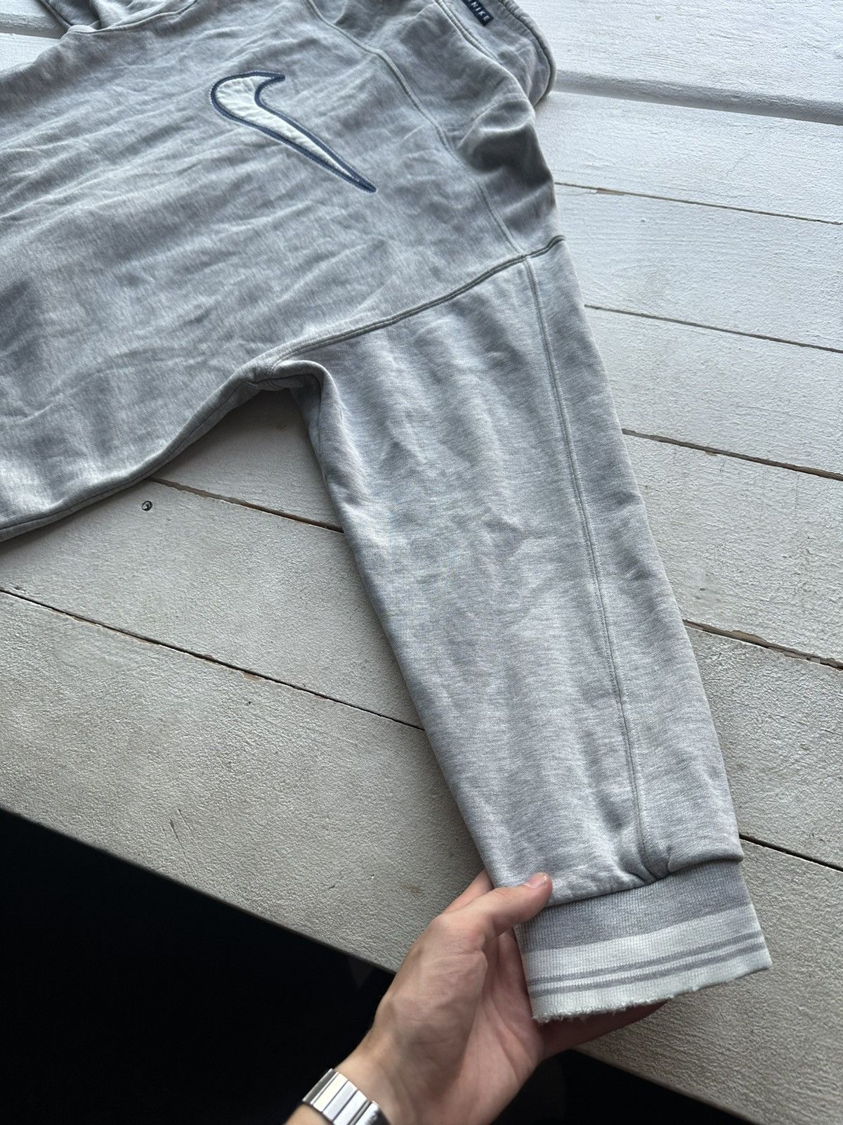 Vintage 🚨90s Nike Big Logo Swoosh Gray Oversized Sweatshirt y2k rare Size US S / EU 44-46 / 1 - 2 Thumbnail