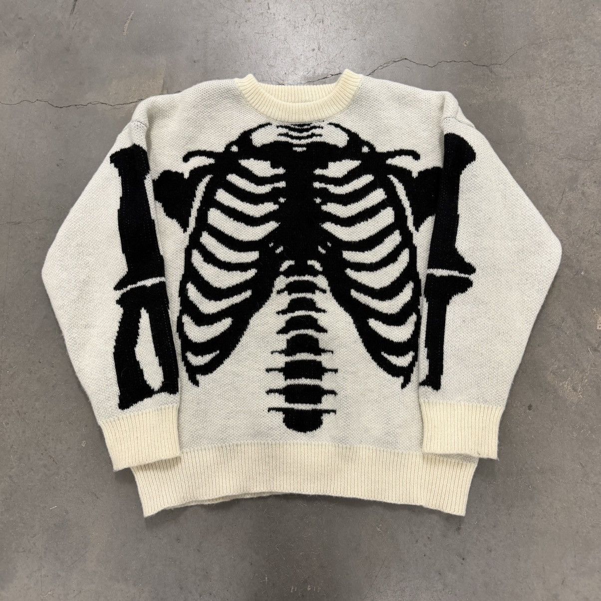Vintage Skeleton Knit Sweater Graphic Crewneck Skull Bones Size US XL / EU 56 / 4 - 1 Thumbnail