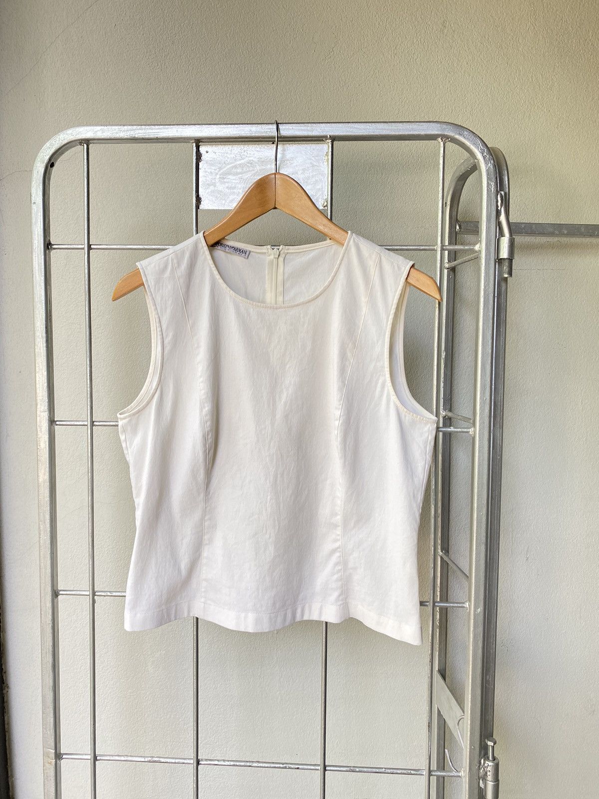 Emporio Armani Emporio Armani sleeveless white blouse Size ONE SIZE - 2 Thumbnail
