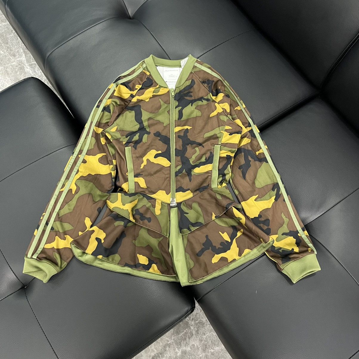 Adidas Adidas by Jeremy Scott FW11 Sample Camo Jacket Size M / US 6-8 / IT 42-44 - 1 Thumbnail