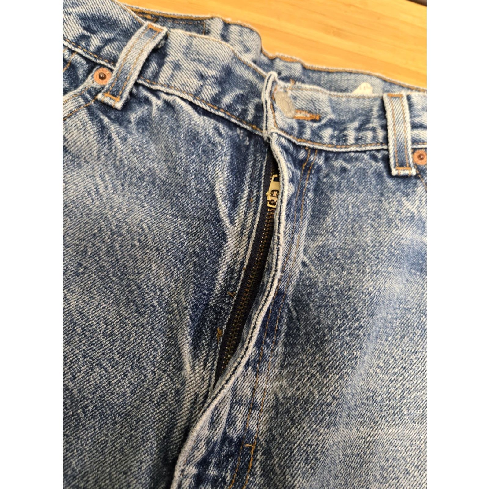 Levi's VINTAGE Levi's 505 Jeans Mens Regular Fit Straight Leg Light Wash 36x30 Made USA Denim Distressed 505-0217 Mens Size US 36 / EU 52 - 6 Thumbnail