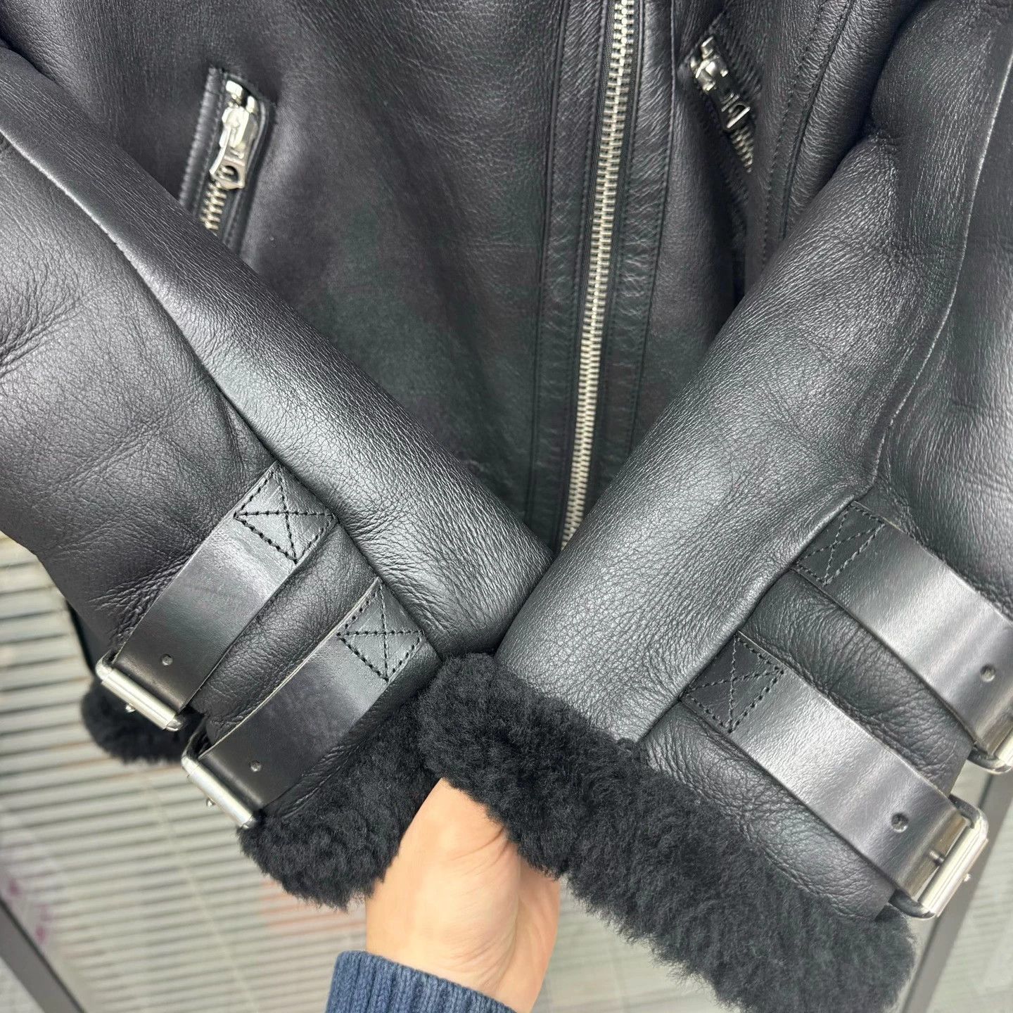 Acne Studios AcneStudios Black Shearling Long-Sleeved Coat Size S / US 4 / IT 40 - 6 Thumbnail