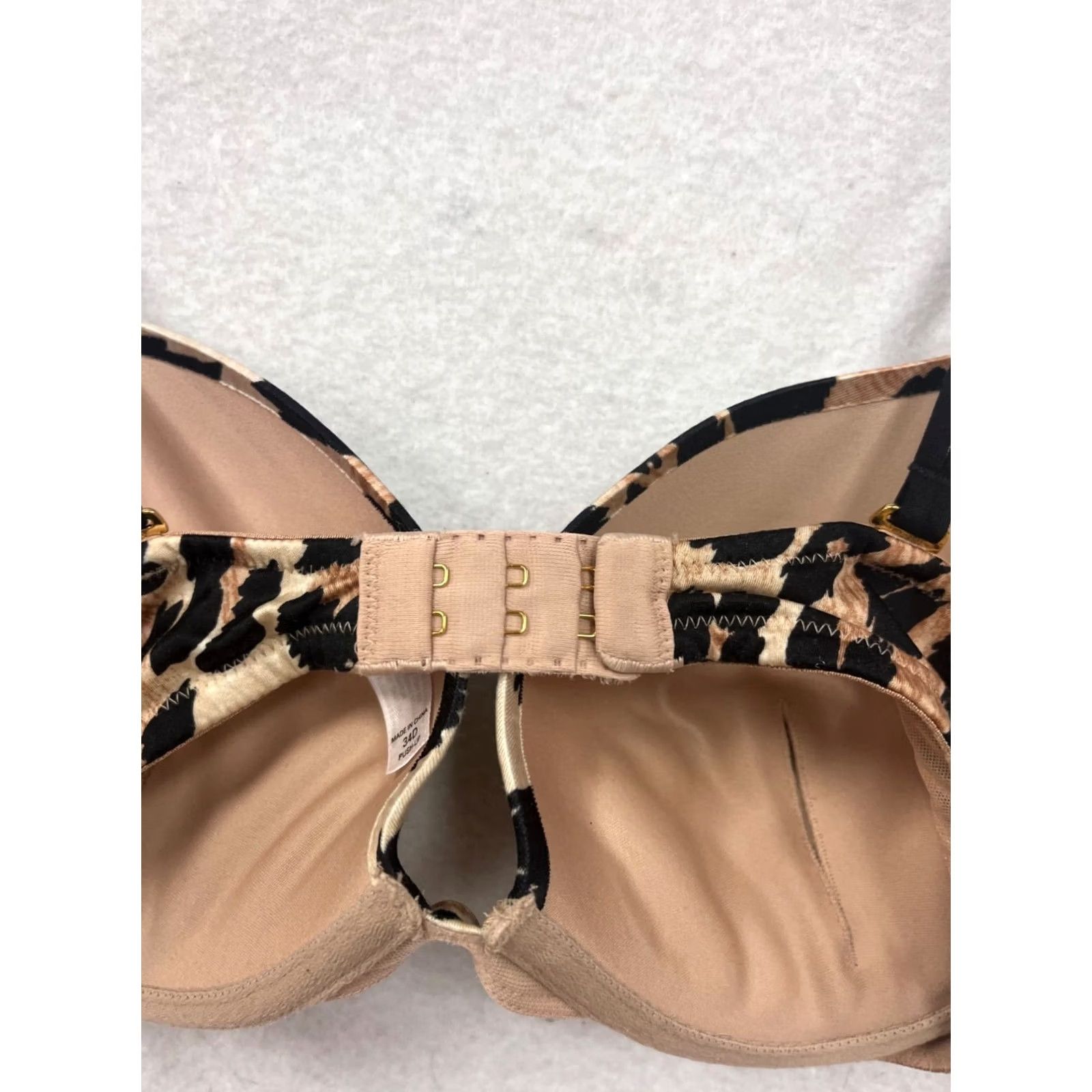 Victoria's Secret Victoria's Secret Leopard Print Padded Underwire Bra 36D #8548 Unisex Adults 36D Leopard T-Shirt Bra Womens Size ONE SIZE - 7 Thumbnail