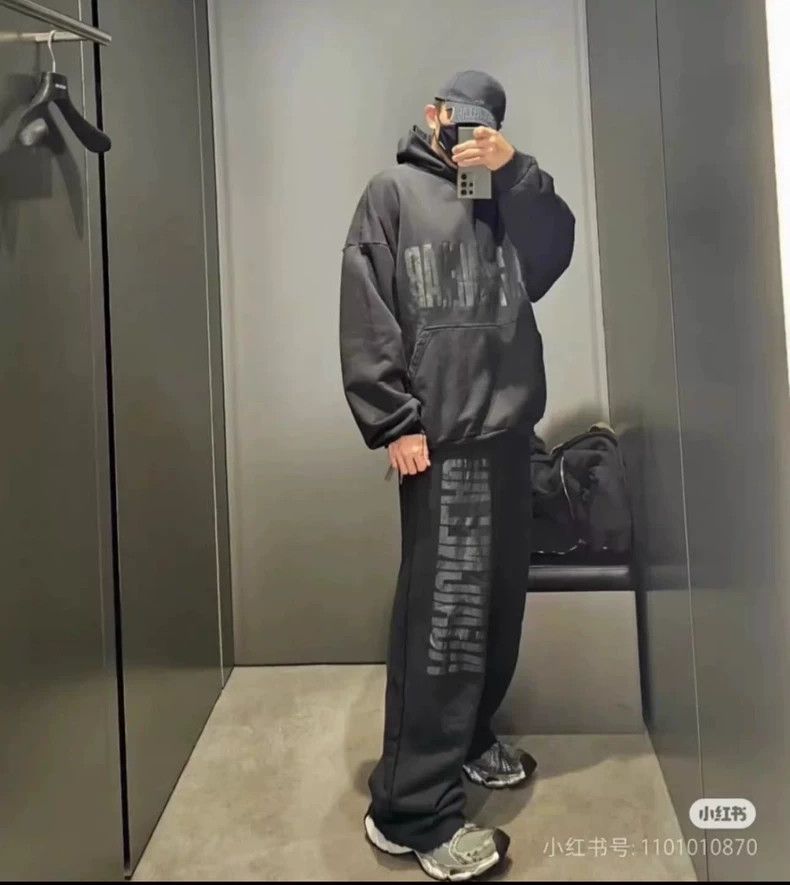 Balenciaga Balenciaga size xs 24 Reverse Old Letter Print Washed Swea Size US 28 / EU 44 - 5 Thumbnail
