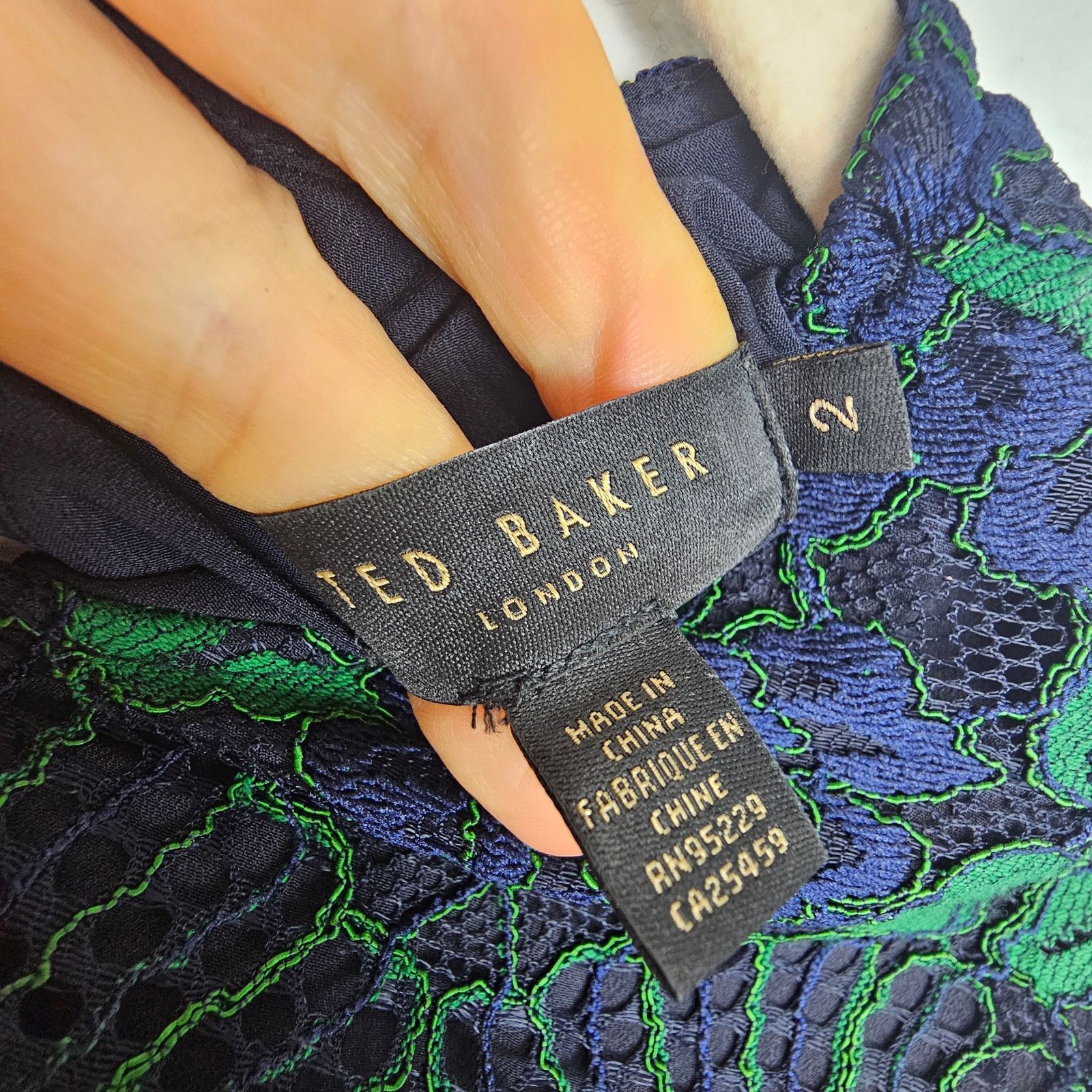 Ted Baker Ted Baker Thallia Floral Lace Top 2 Designer Whimsygoth Size M / US 6-8 / IT 42-44 - 7 Thumbnail