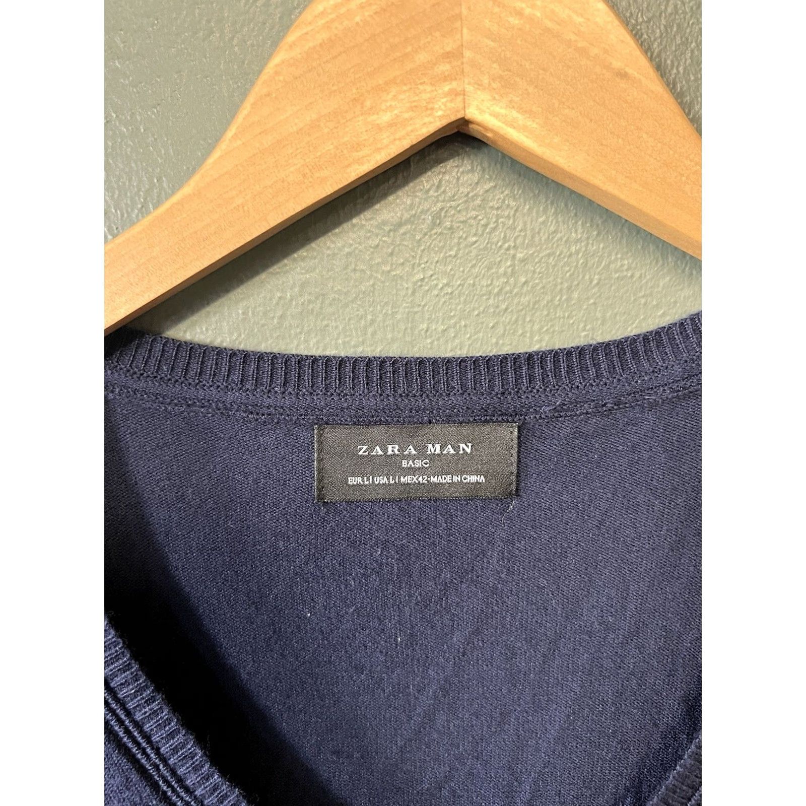 Zara Zara Mens Blue Long Sleeve V-Neck Lightweight Knit Sweater L Size US L / EU 52-54 / 3 - 3 Thumbnail