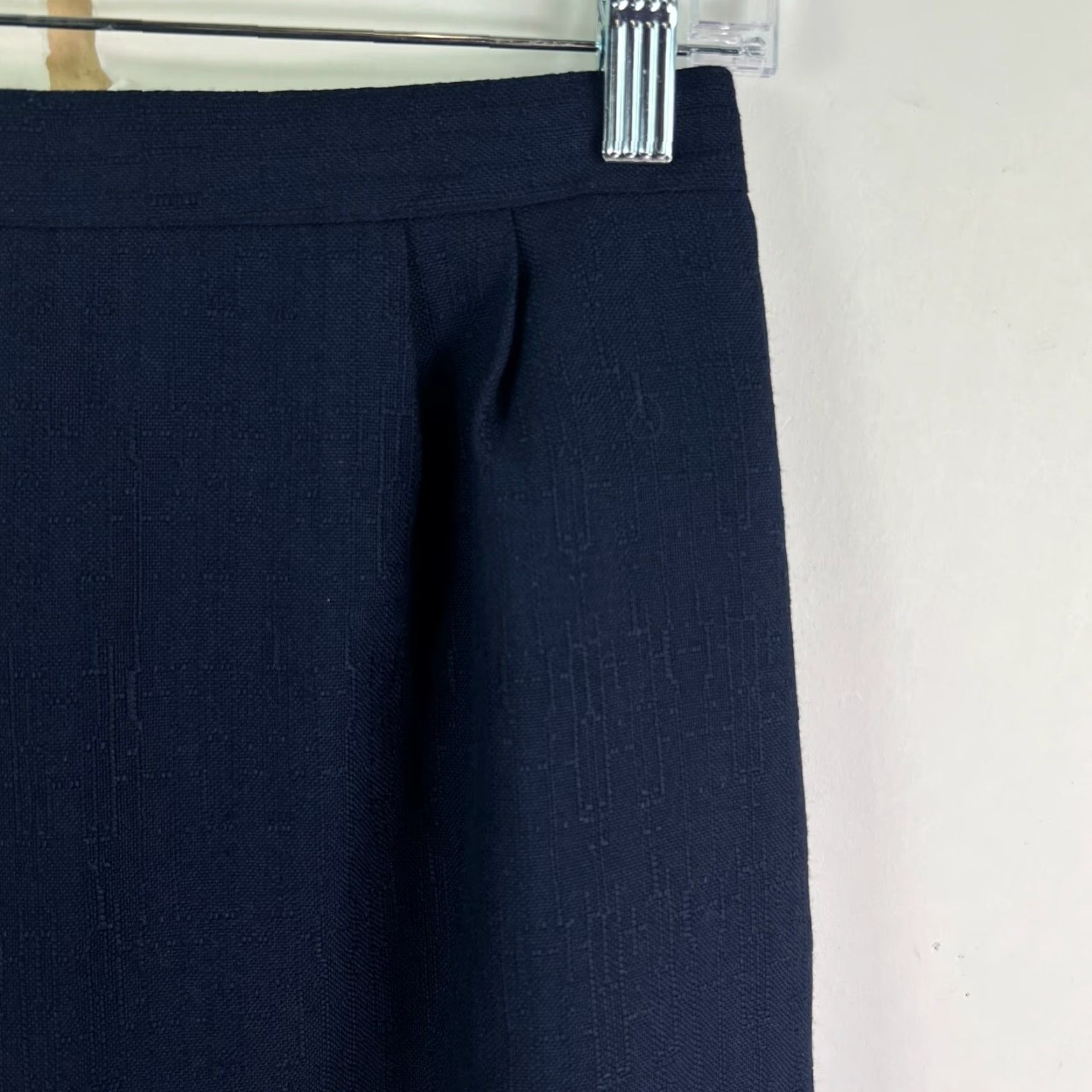 Vintage NAVY Skirt Womens A Line Textured Navy Blue Size 8 26X26 Poly Blend Polyester Rayon Zipper Pleated Lined Knee Length 90s Size 30" / US 8 / IT 44 - 2 Thumbnail