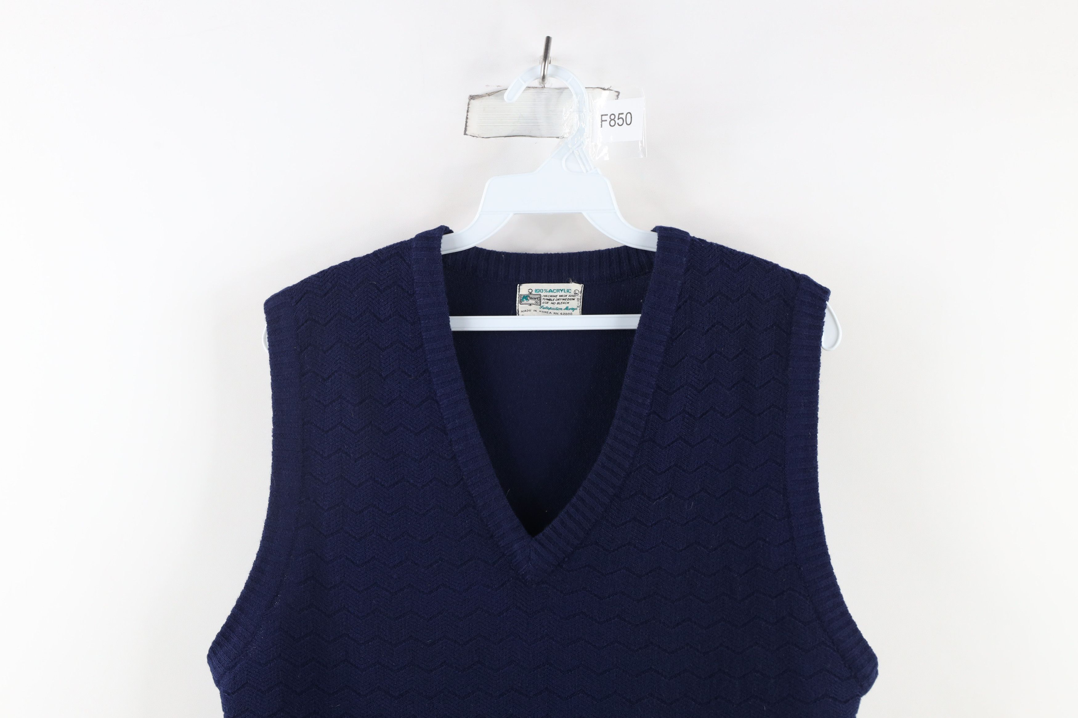 Vintage Vintage 70s Streetwear Knit V-Neck Sweater Vest Navy Blue Size US L / EU 52-54 / 3 - 2 Thumbnail